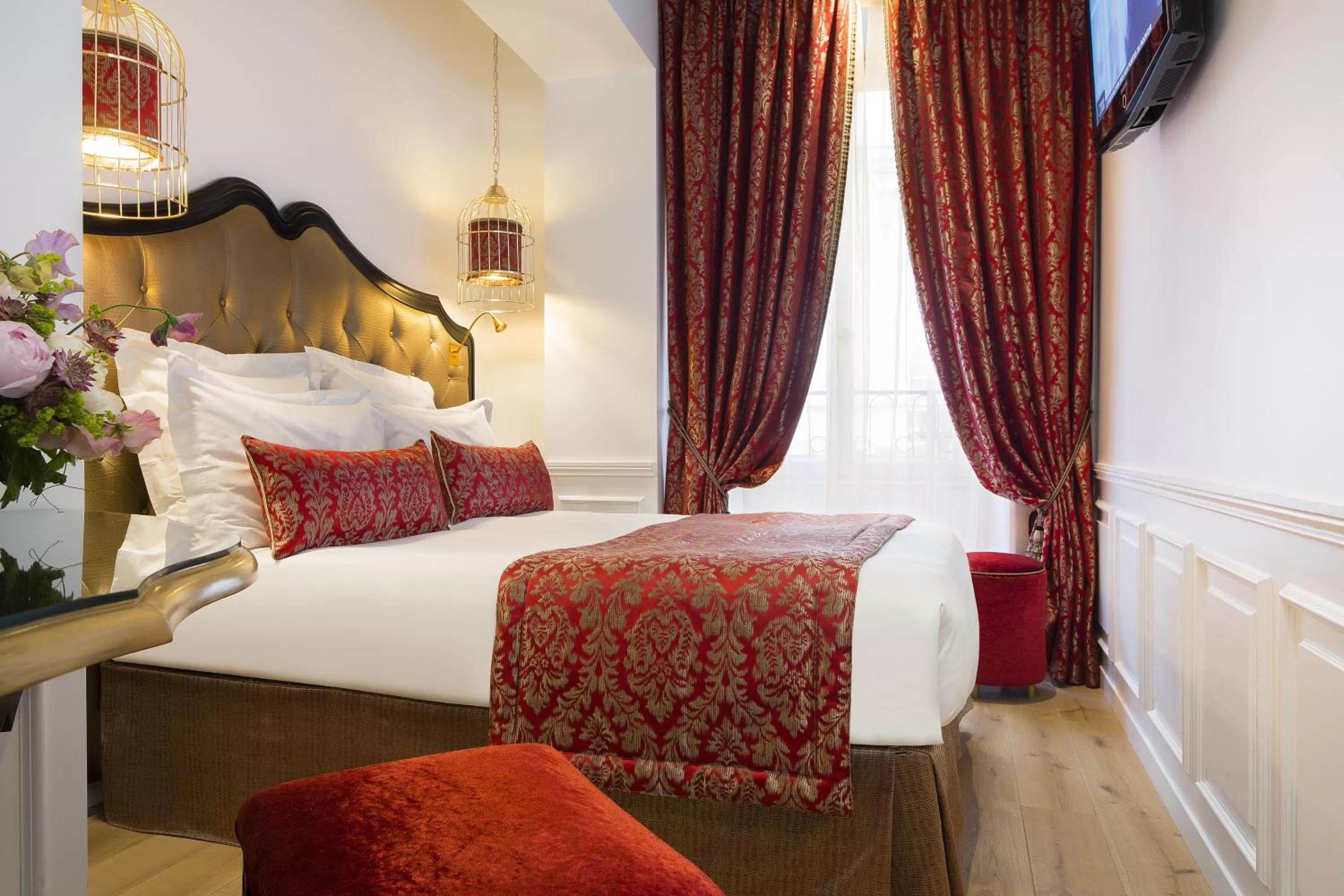 Photo of the whole room, Bed in Académie Hôtel Saint Germain