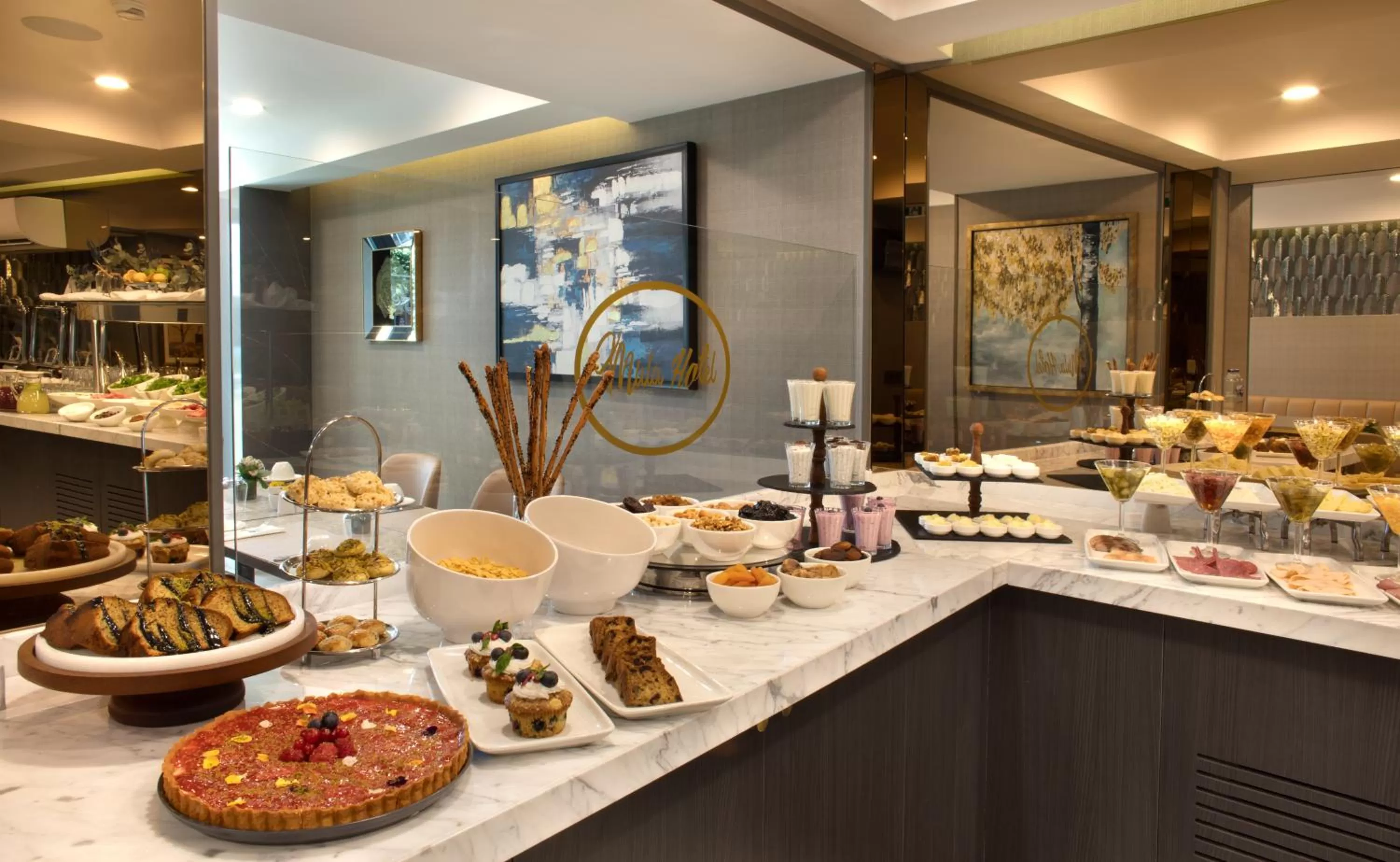 Food and drinks in Mula Hotel