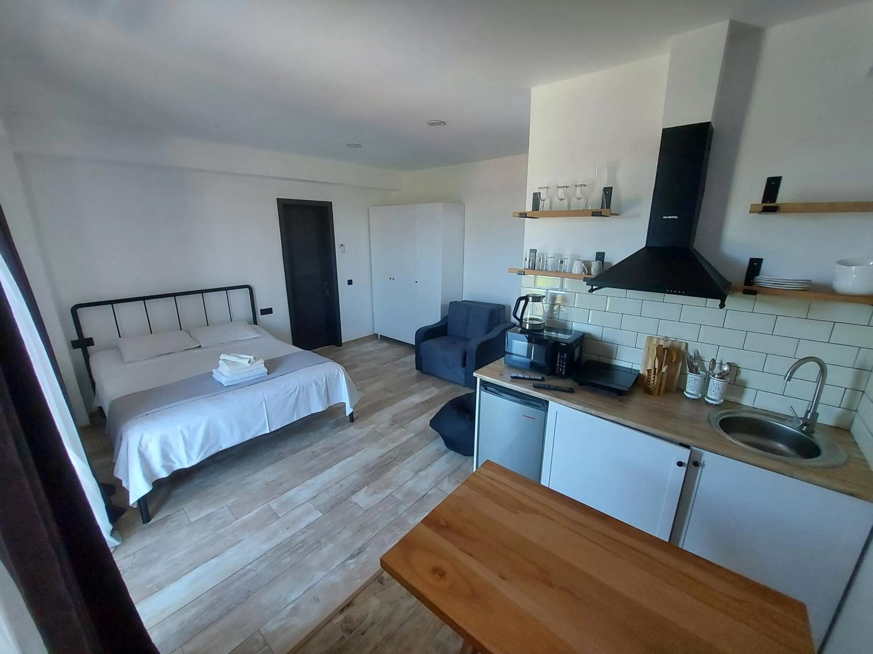 Bedroom, Kitchen/Kitchenette in Level Up Hotel & Restaurant