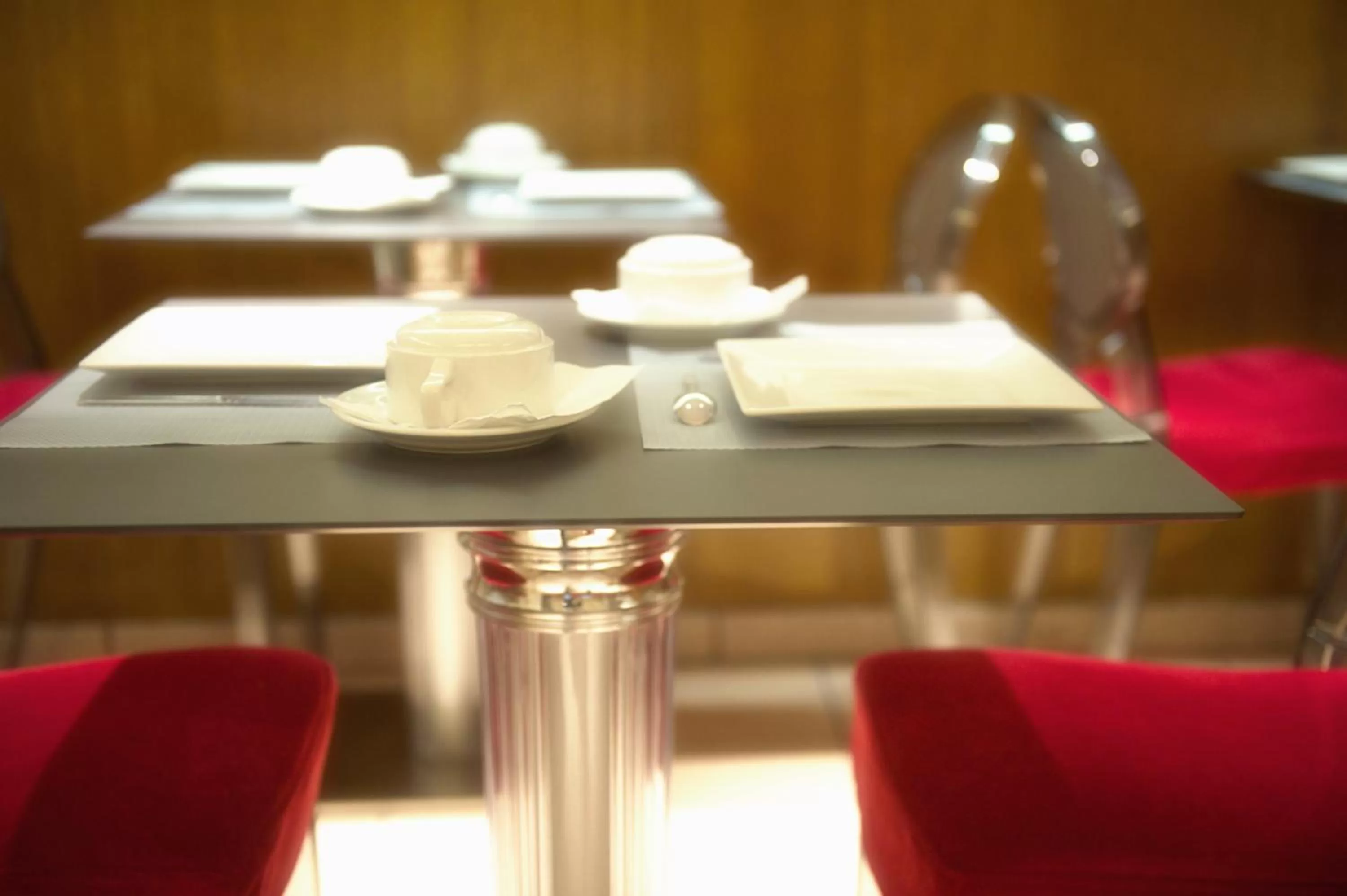 Restaurant/places to eat in Hôtel De Venise