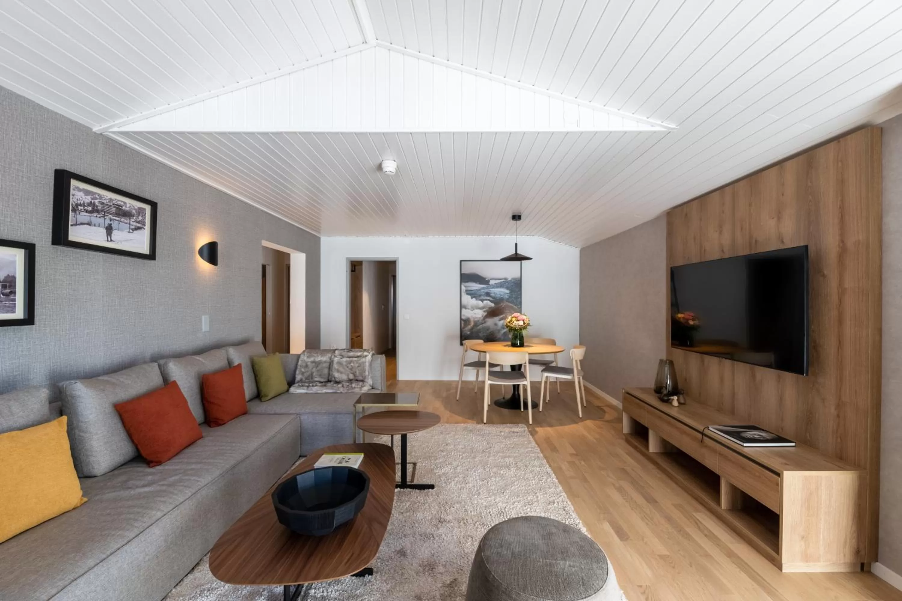 TV and multimedia in Victoria Hotel & Residence