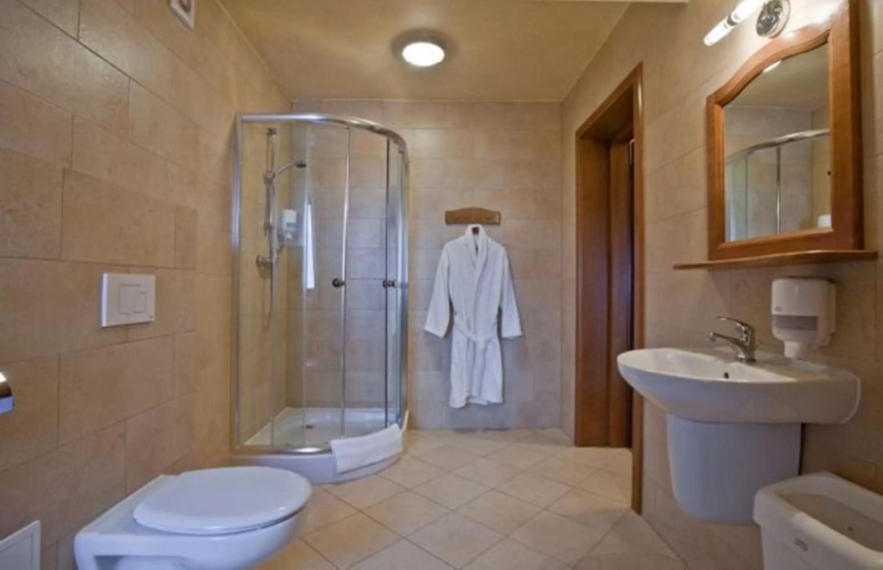 Bathroom in Hotel Dwór Karolówka