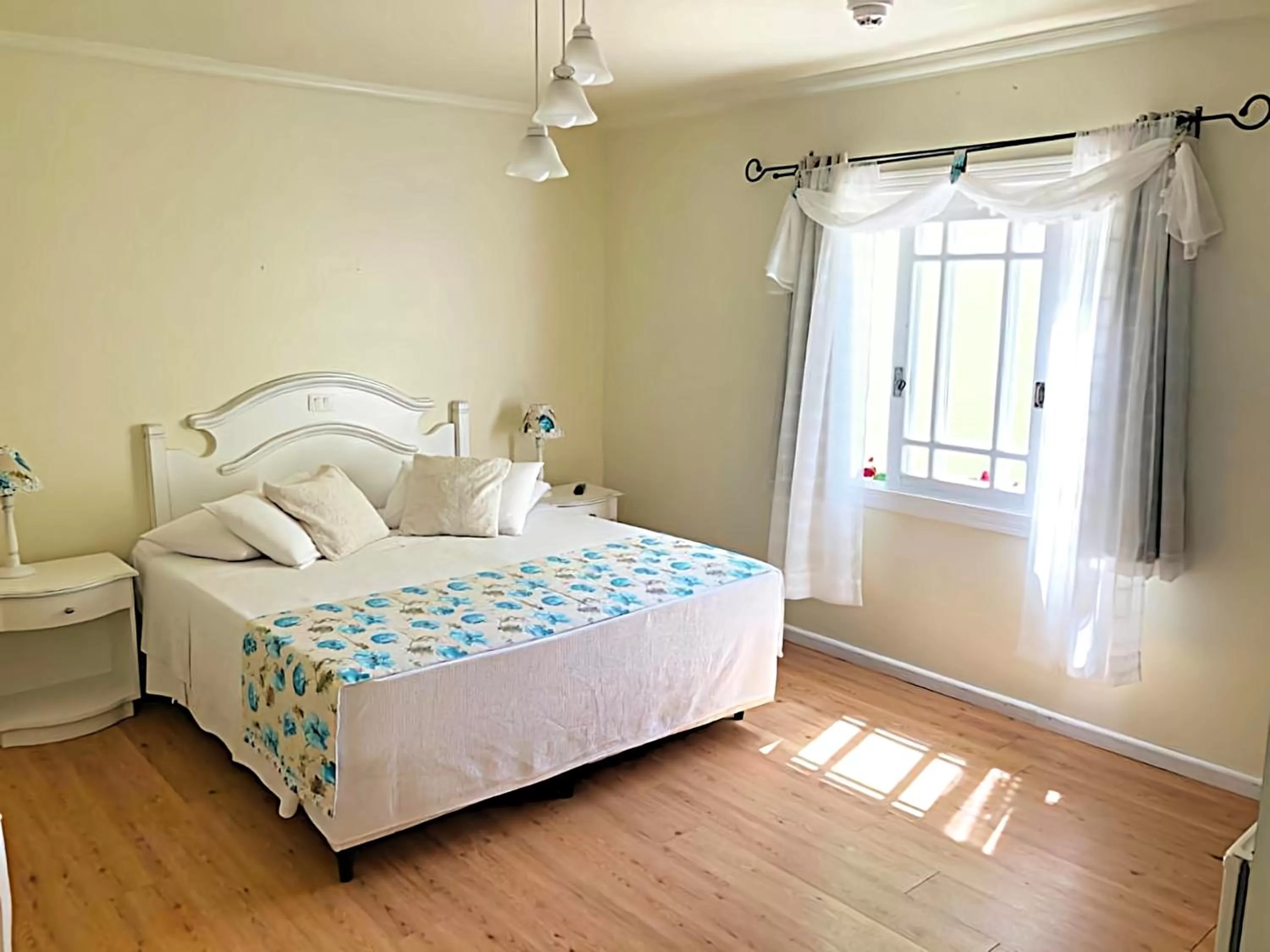 Photo of the whole room, Bed in Pousada dos Anjos