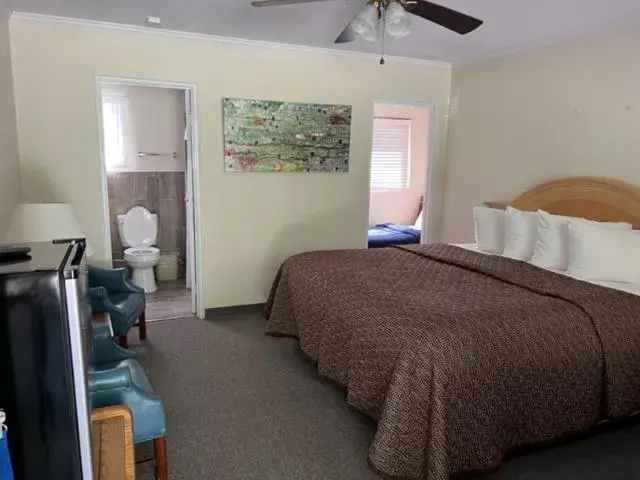Family Room in Rolling Brook Inn Family Room in Rolling Brook Inn