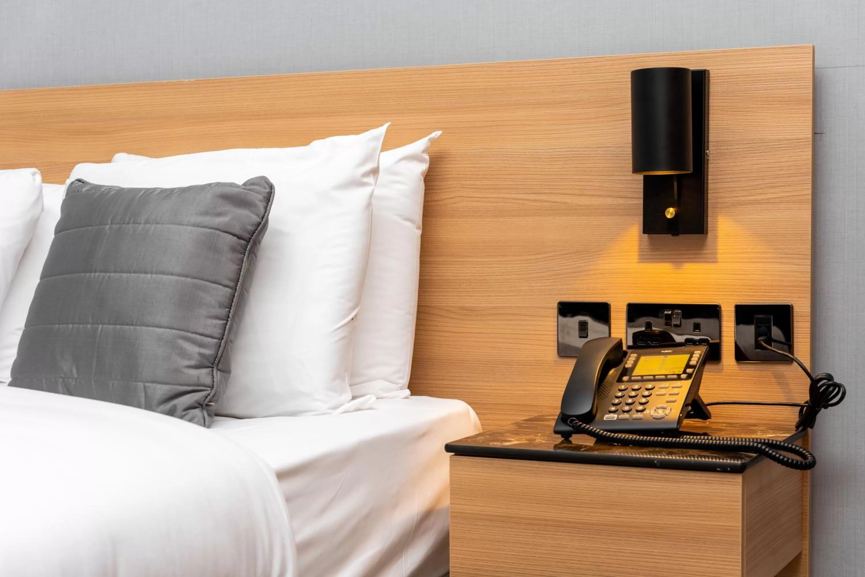 Bedroom, Bed in Gainsborough Hotel