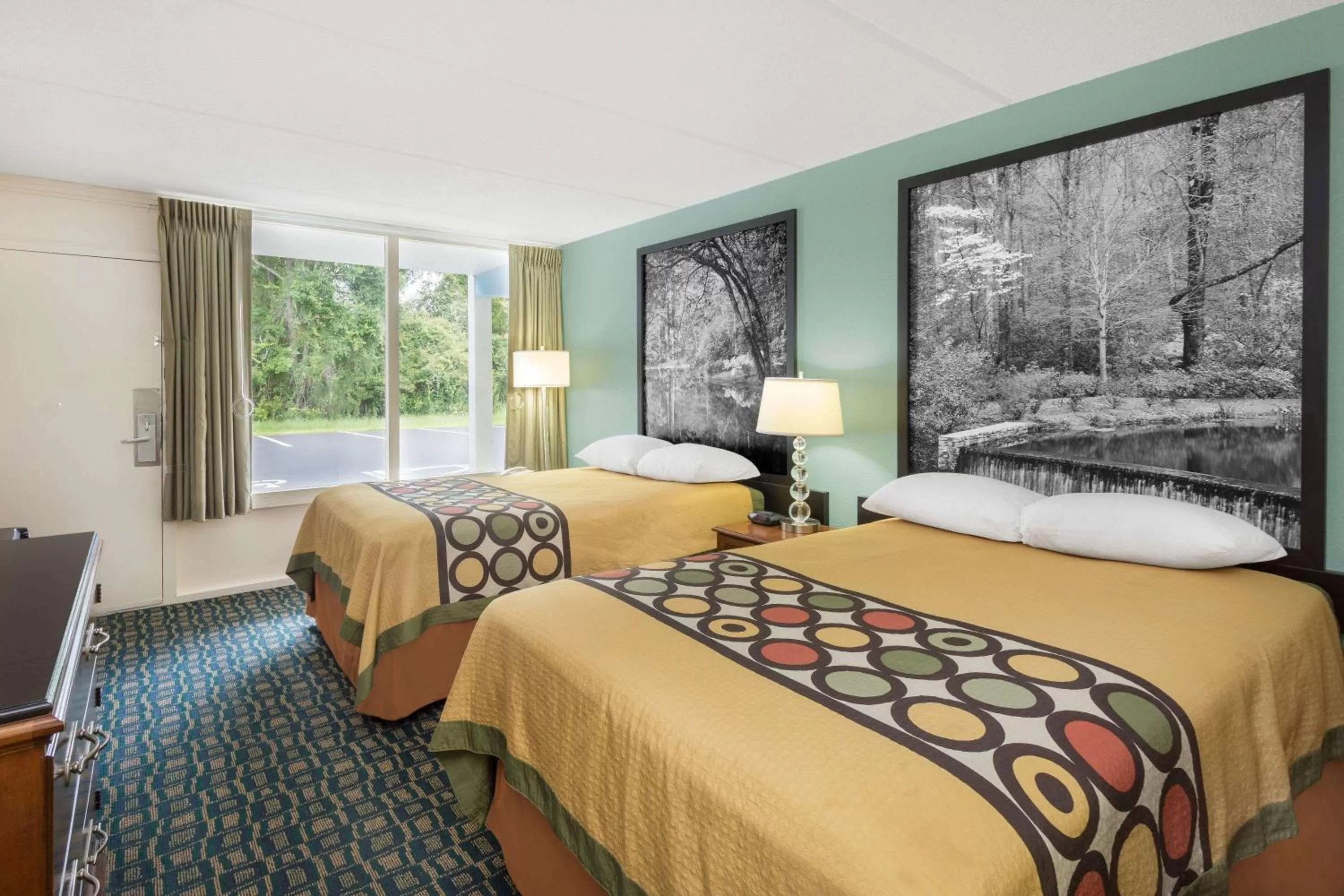 Photo of the whole room, Bed in Super 8 By Wyndham Kingsland I-95 Naval Base Area