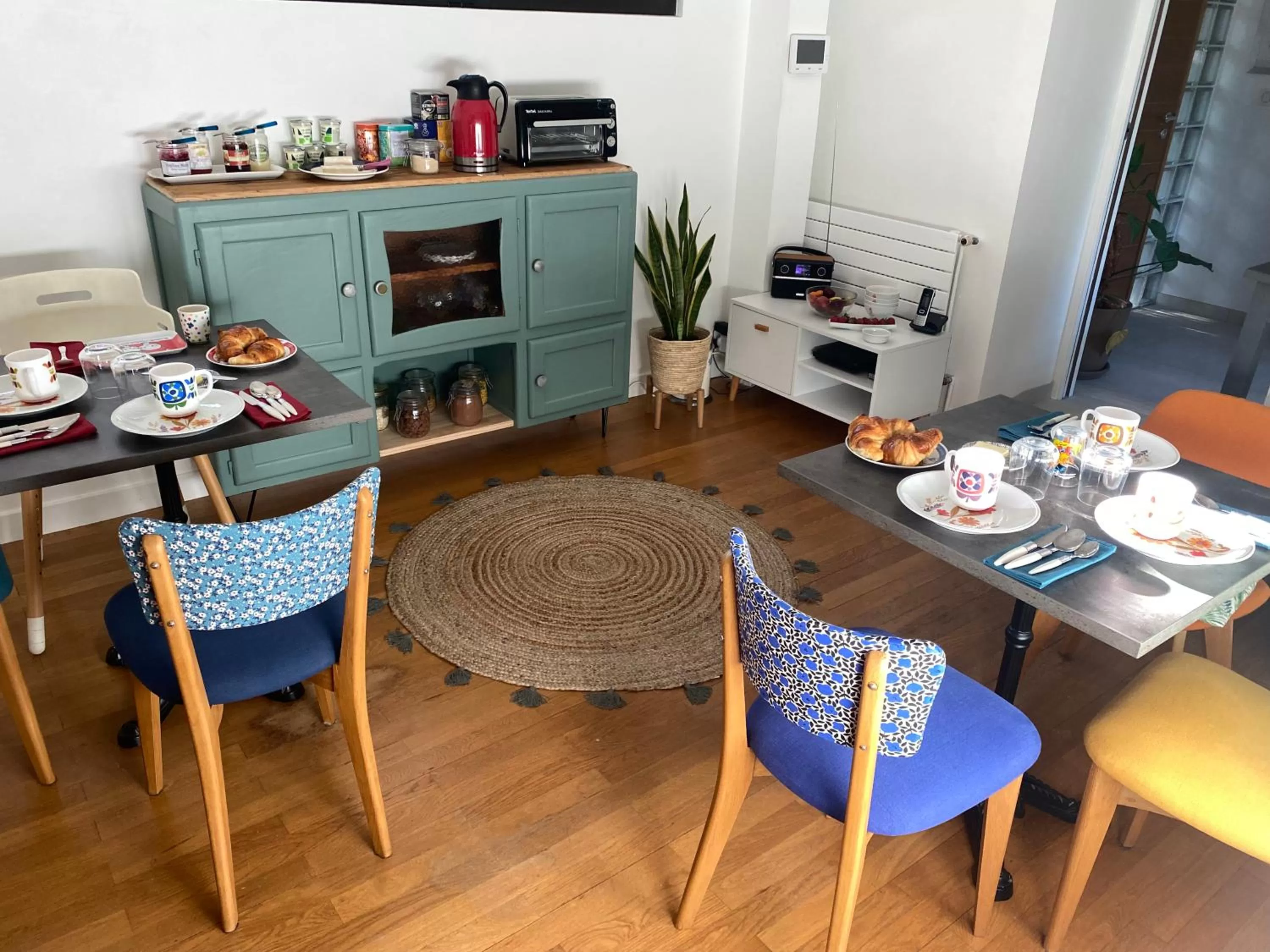Breakfast, Dining Area in Les Cabanons