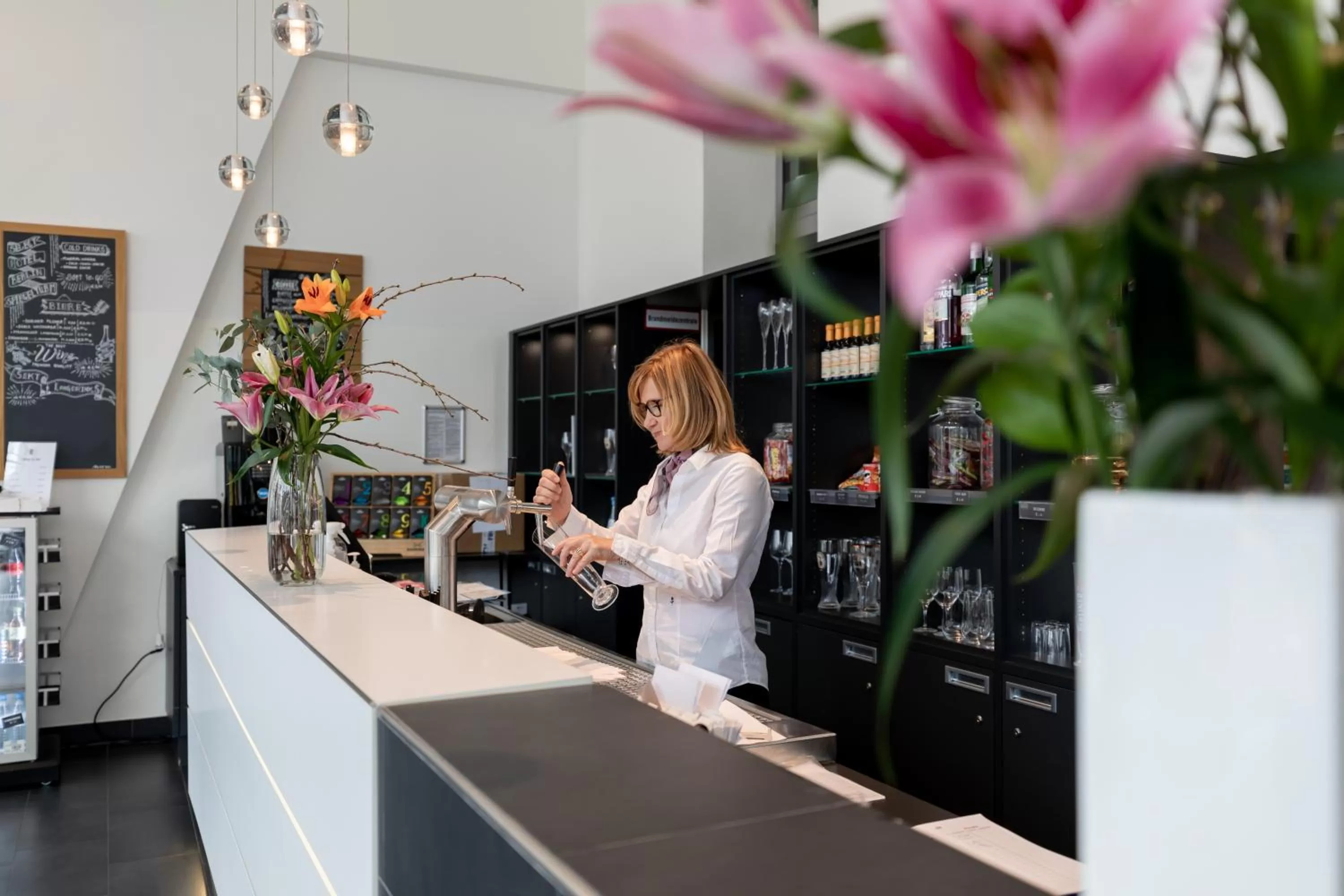 Lounge or bar in Select Hotel Berlin Spiegelturm