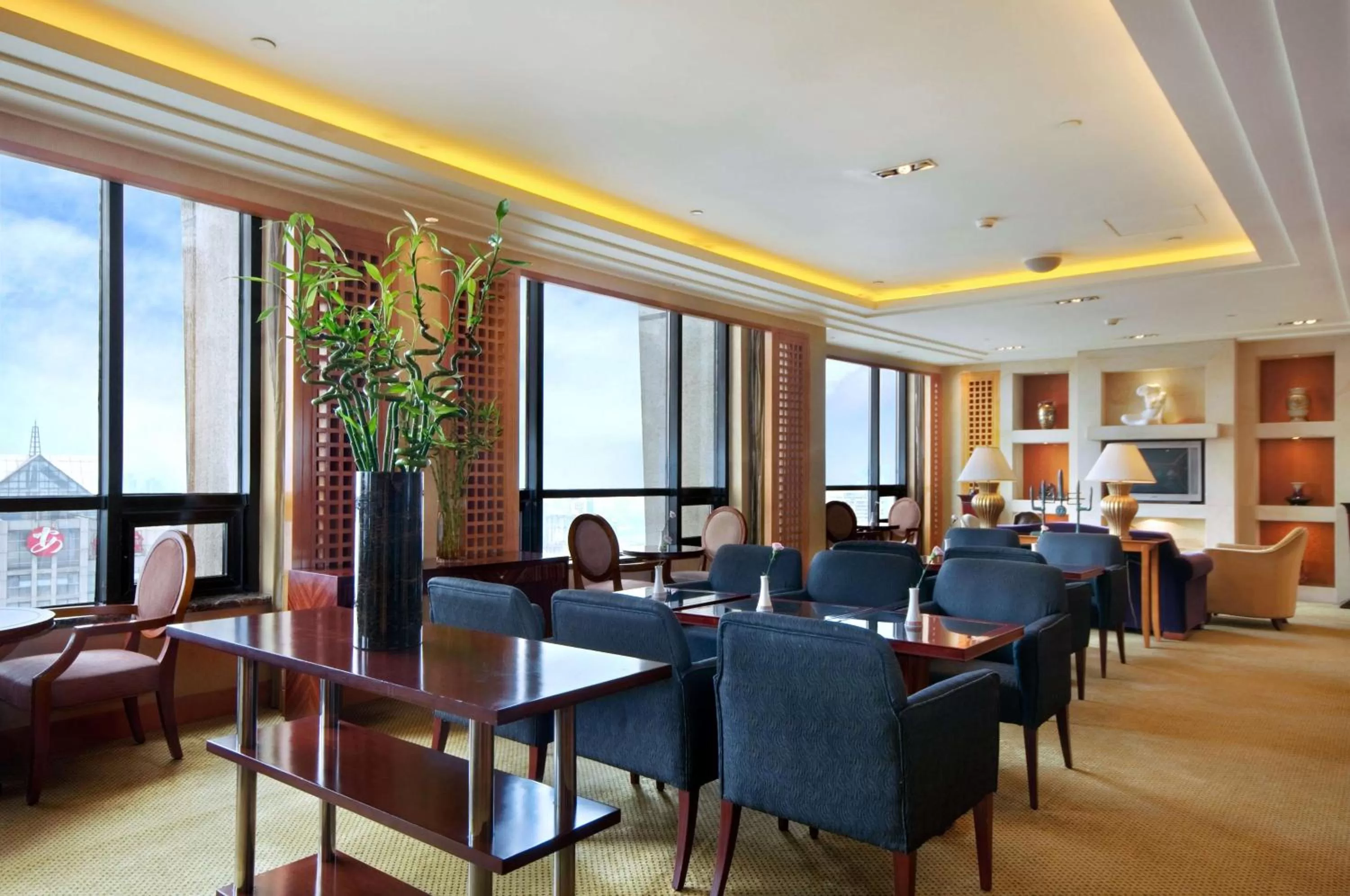 Lounge or bar in Hilton Chongqing