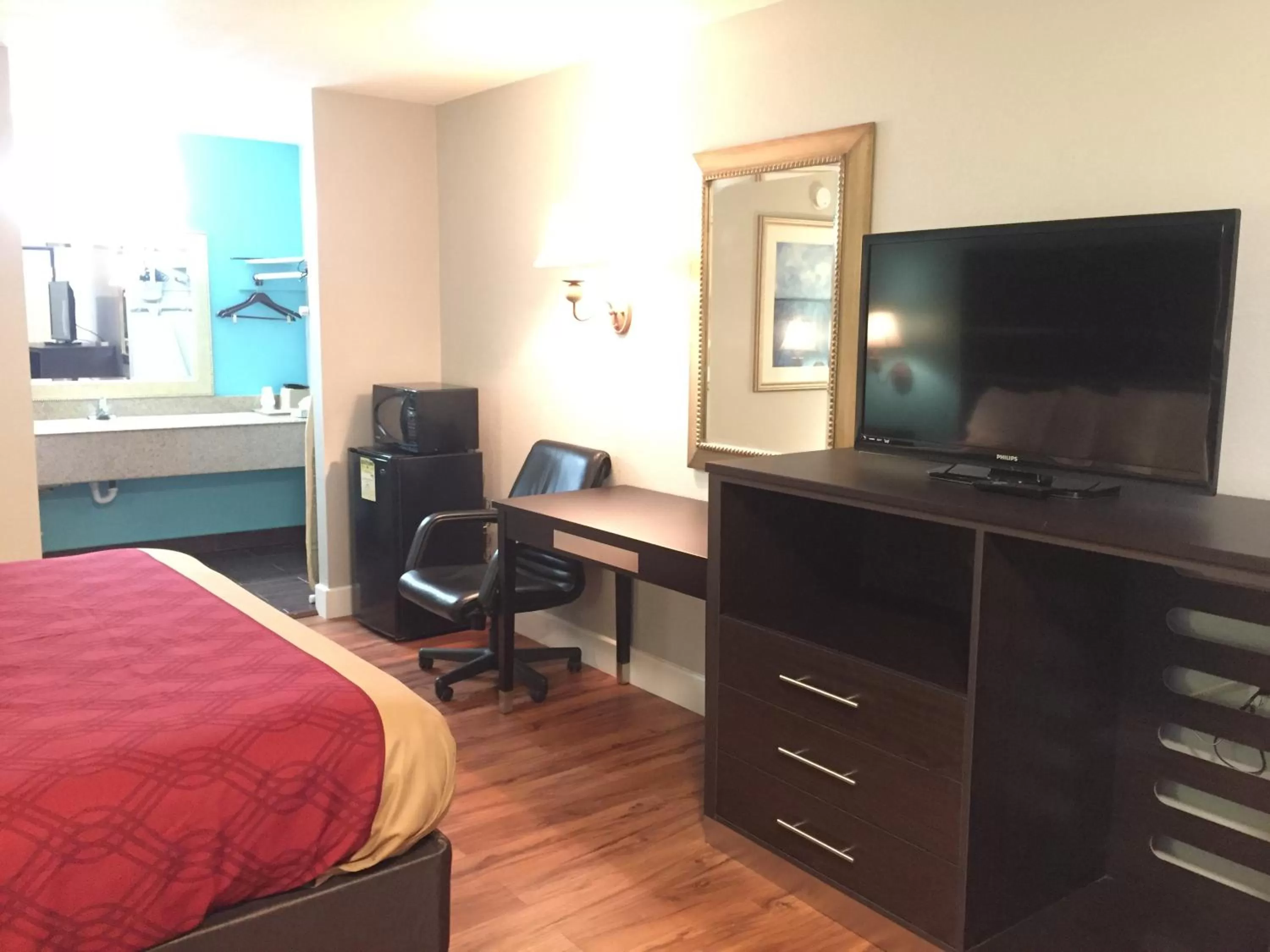 Standard King Room - Non-Smoking  in Rodeway Inn Vicksburg