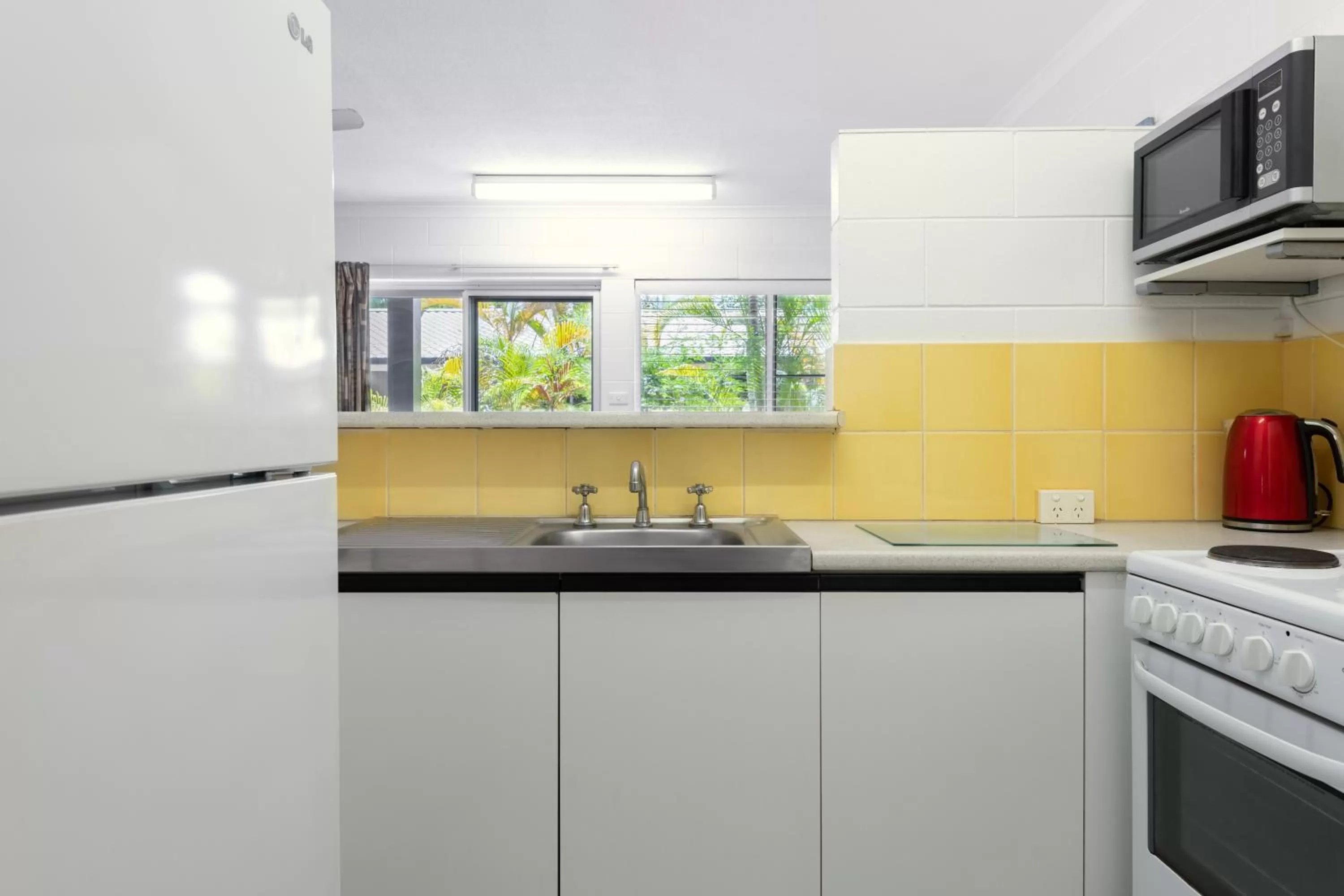 Kitchen or kitchenette in Lychee Tree Holiday Apartments