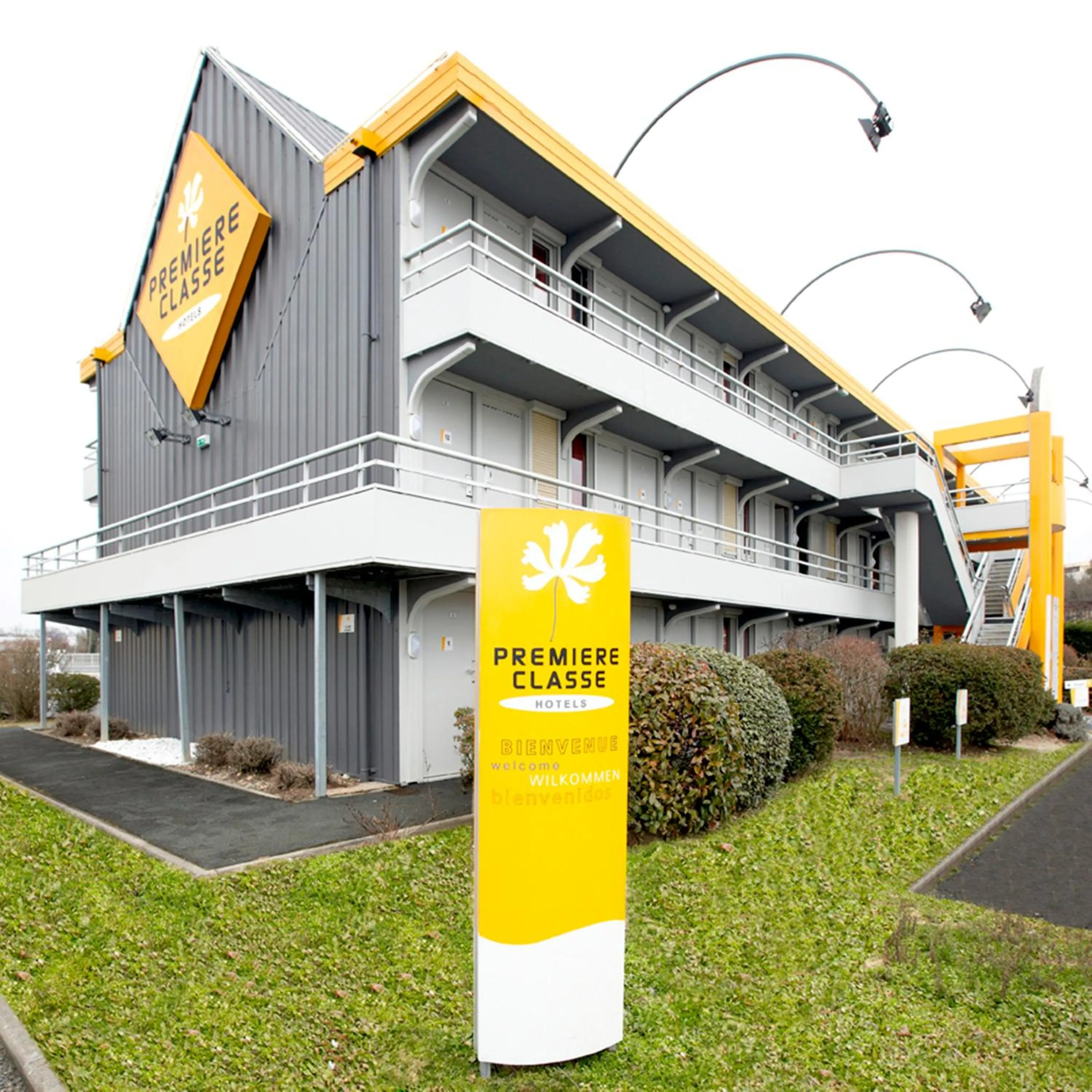 Facade/entrance in Premiere Classe Bordeaux Sud - Pessac Becquerel