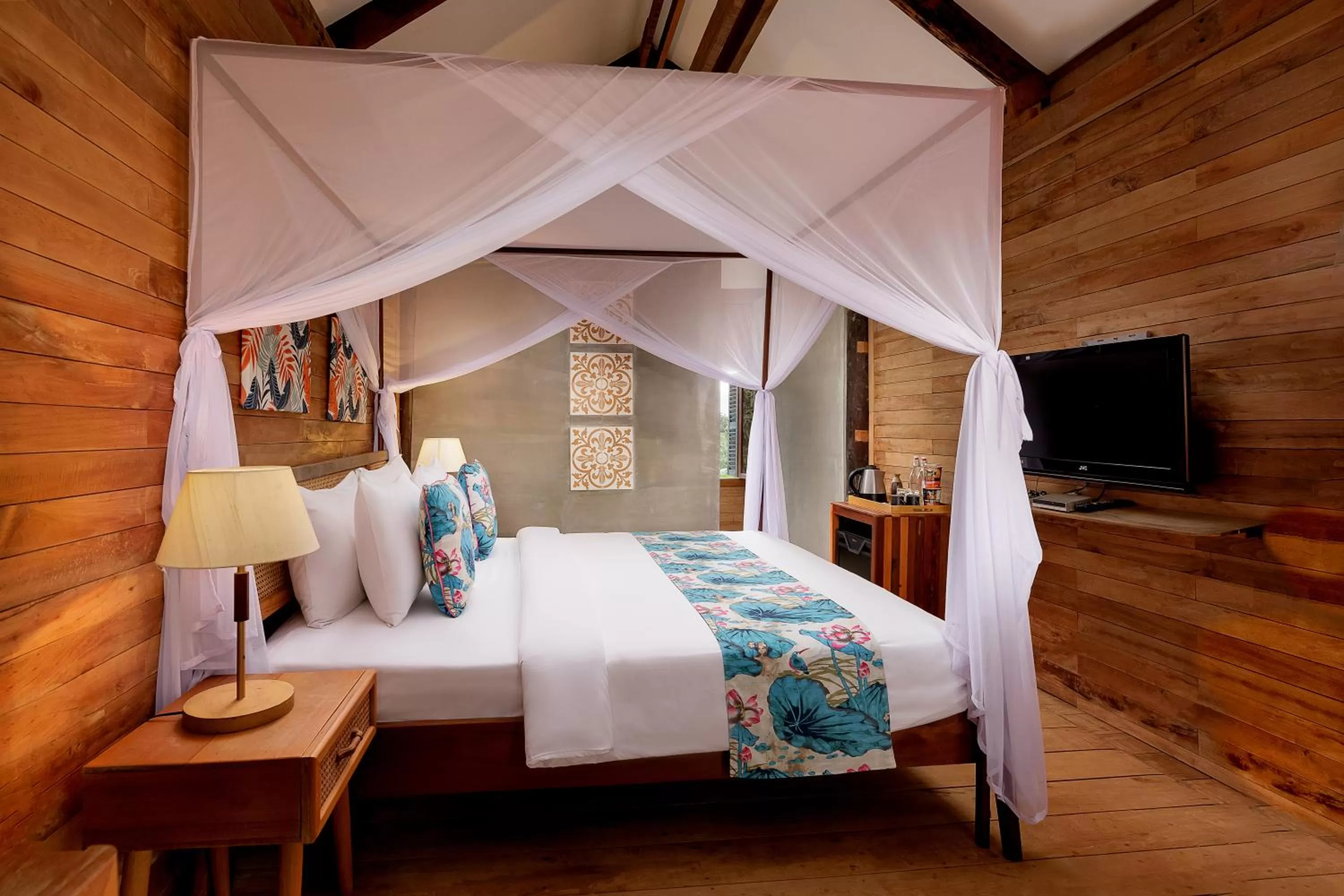 Bed in Dontrei Villa Angkor