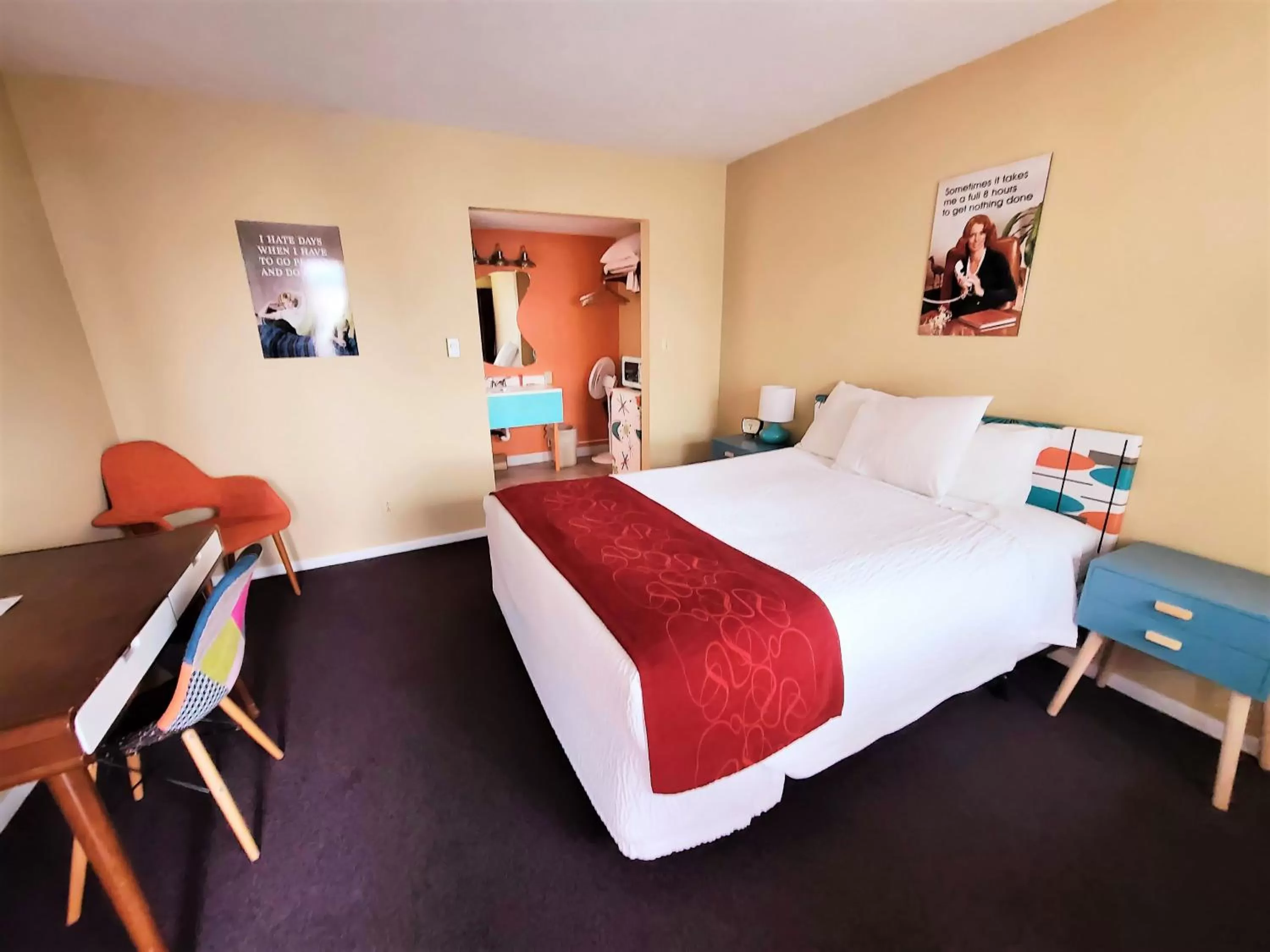 Queen Room in Atomic Motel