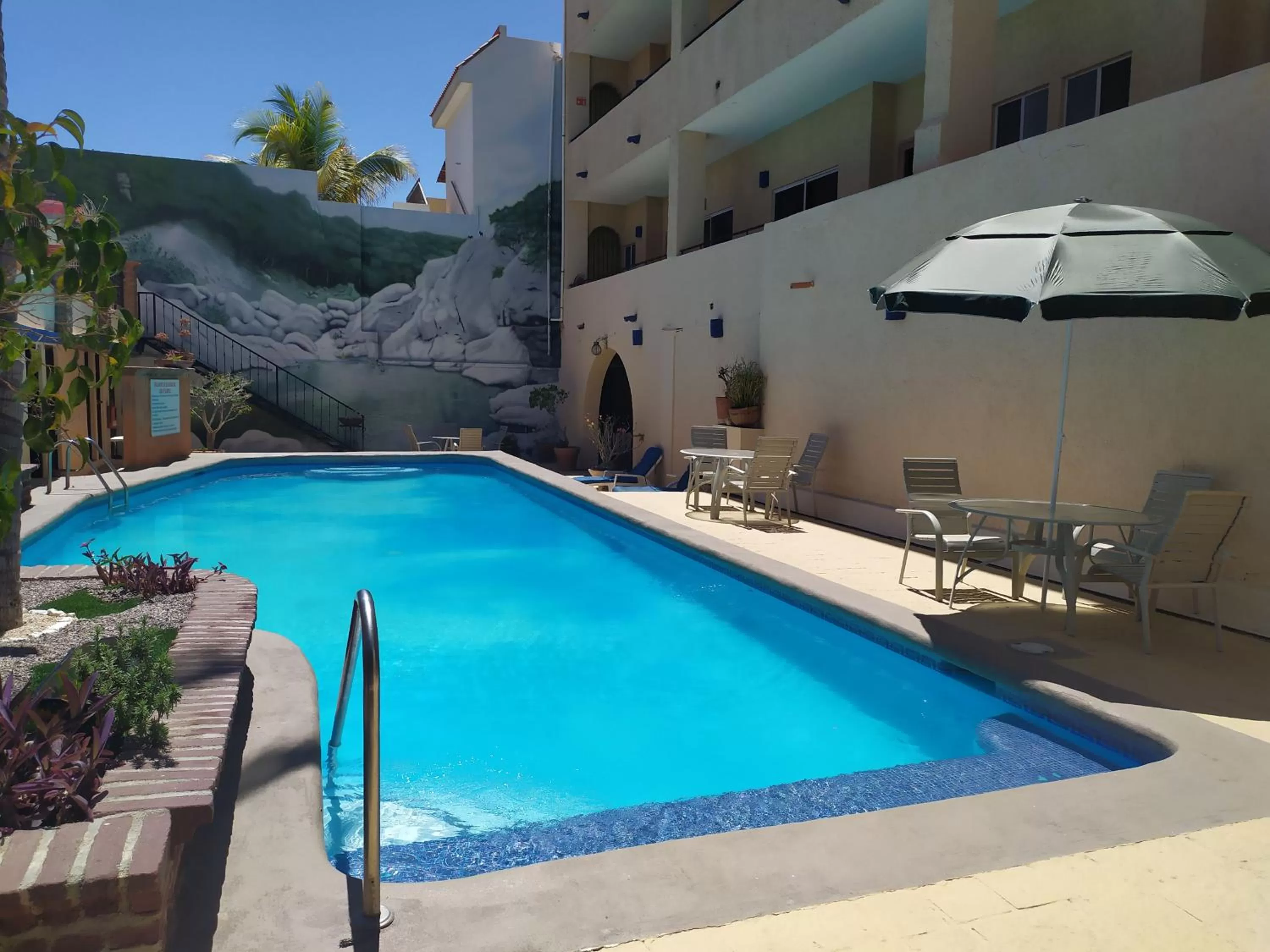 Swimming pool in Las Gaviotas Condo-Hotel La Paz BCS