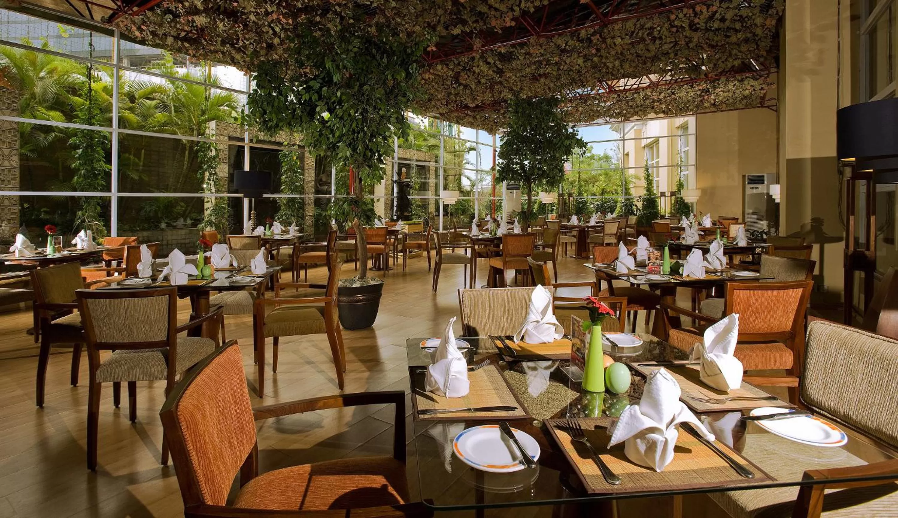 Restaurant/places to eat in Novotel Semarang