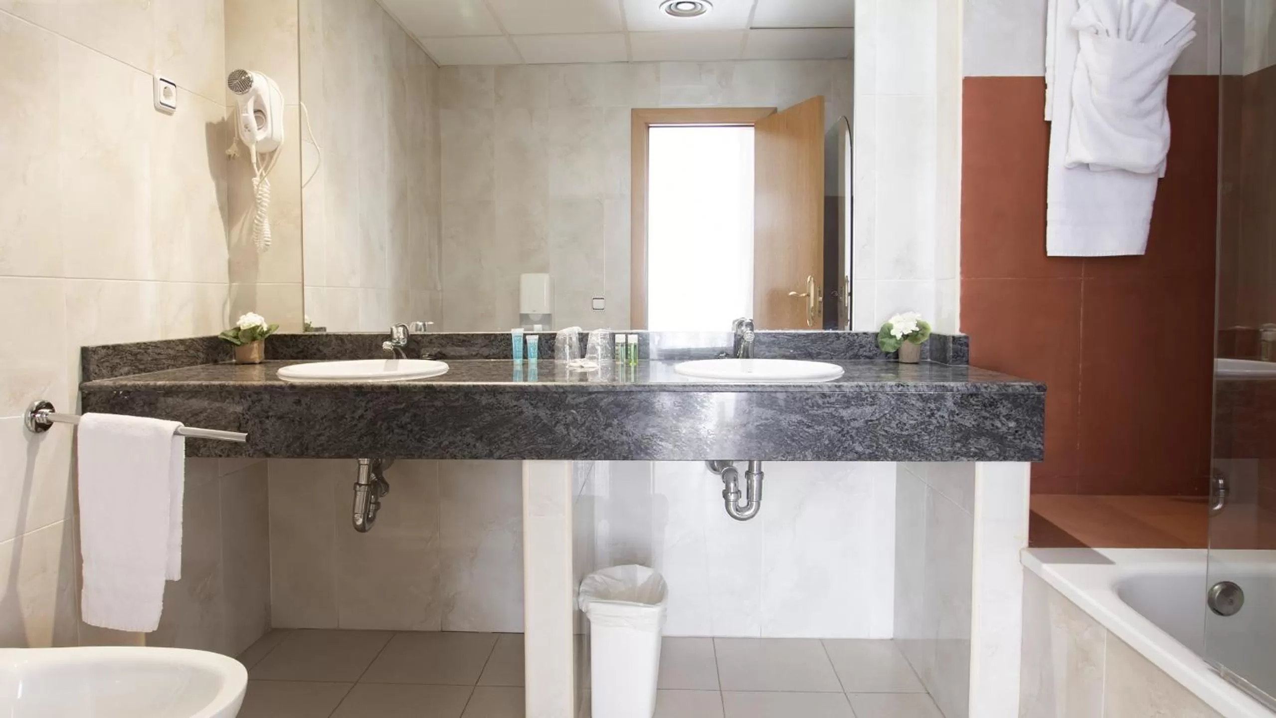 Toilet in Hotel Isabel de Segura