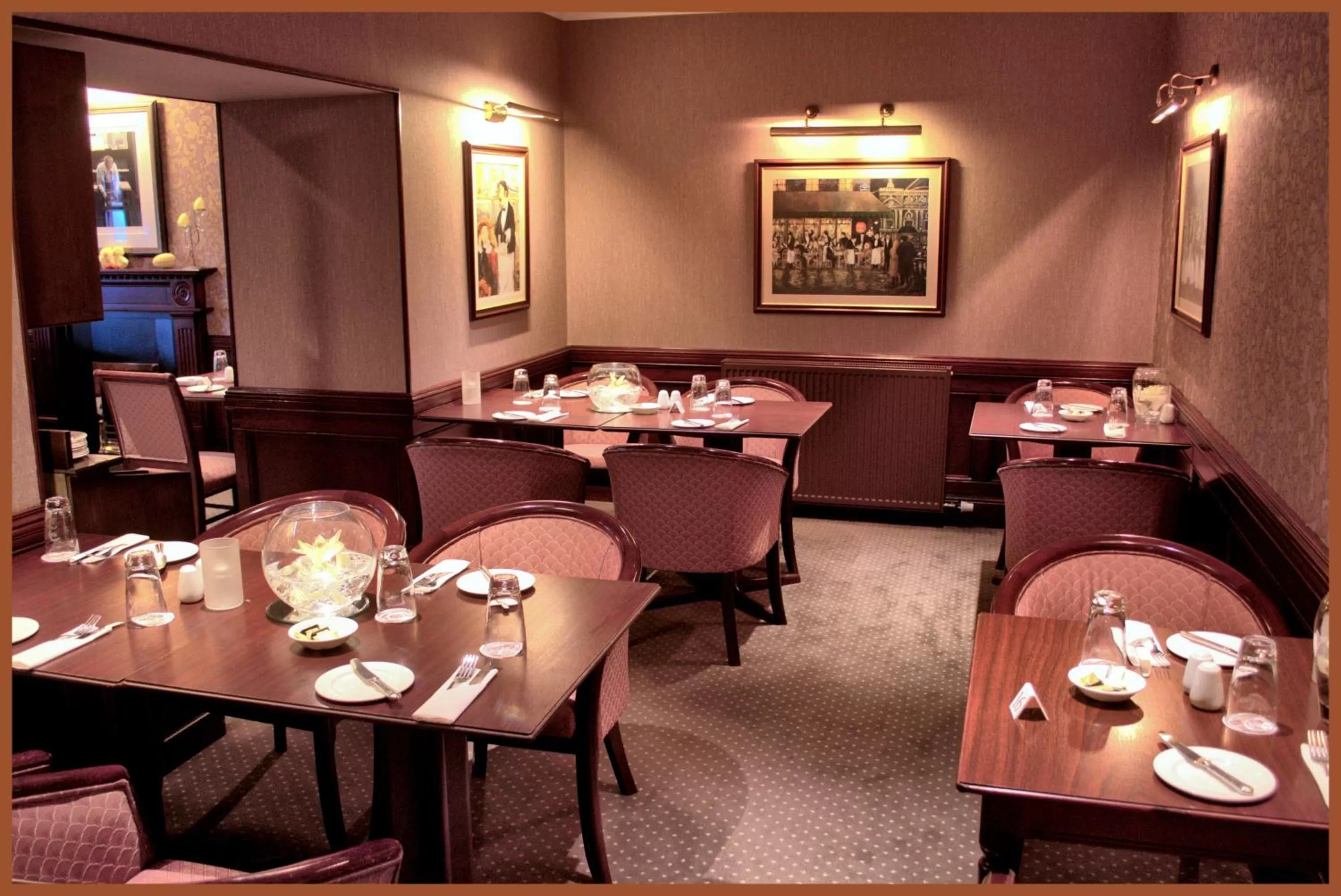 Restaurant/places to eat in Sunninghill Hotel