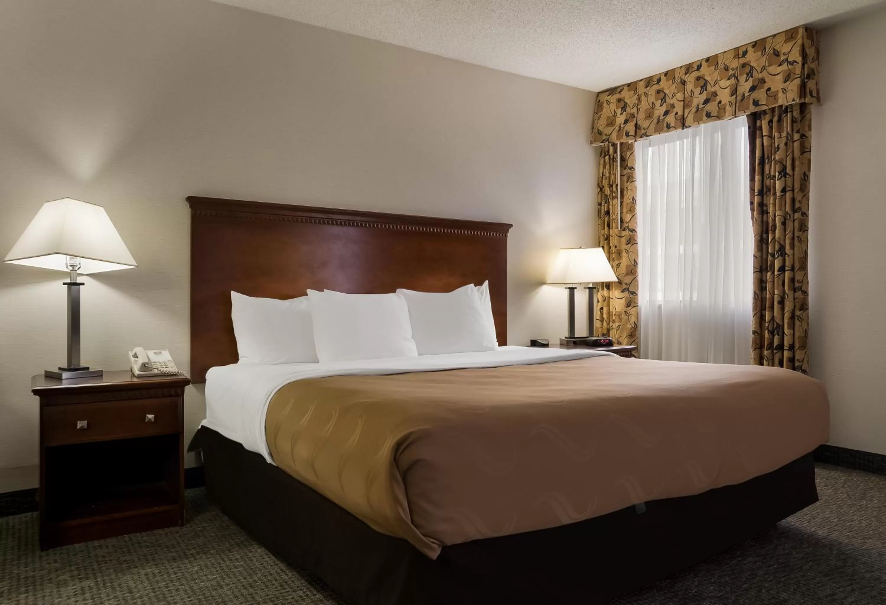 Bed in Quality Inn Grand Blanc - Flint South