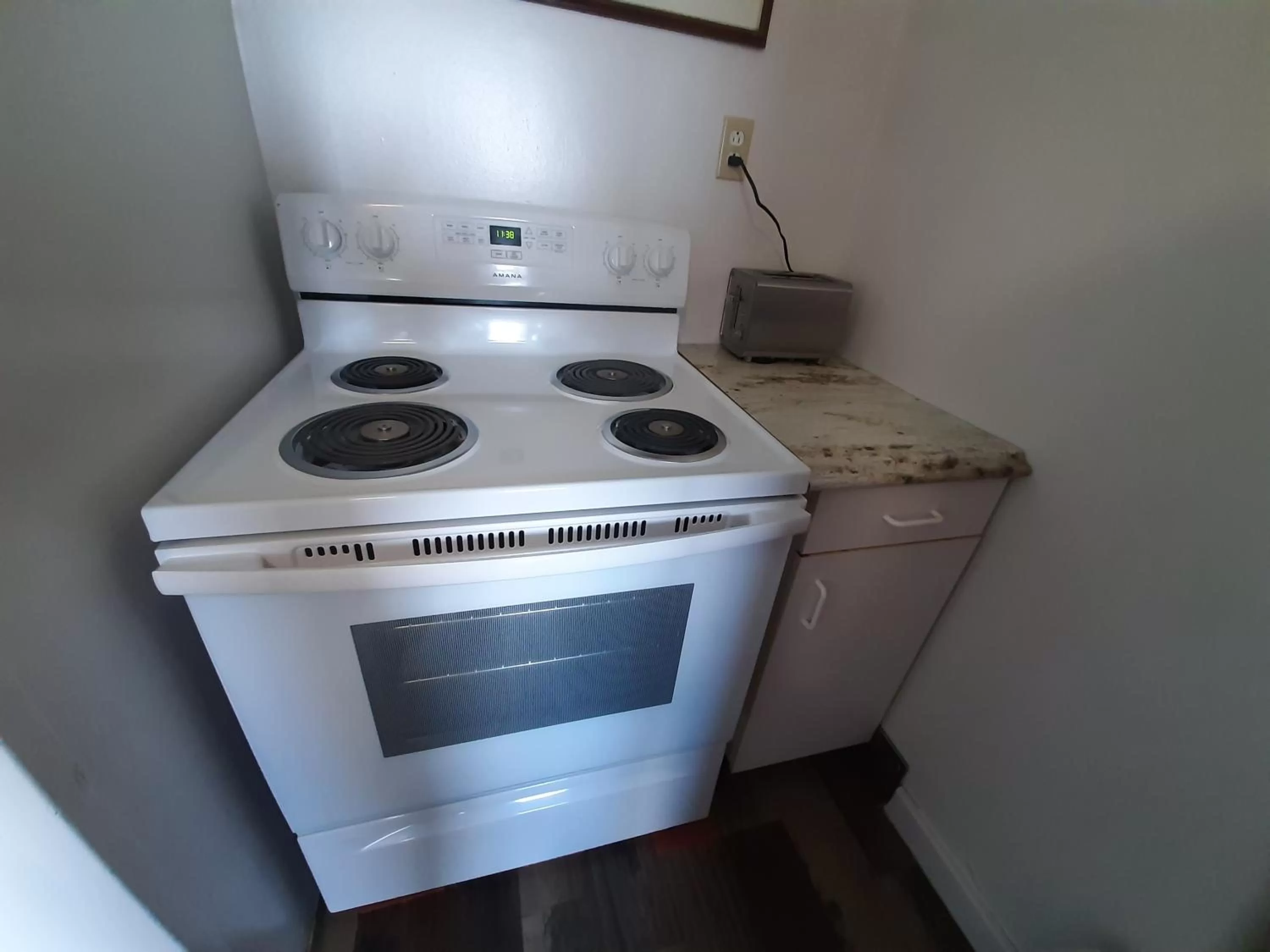 Communal kitchen in Howard Johnson by Wyndham Woodstock NB