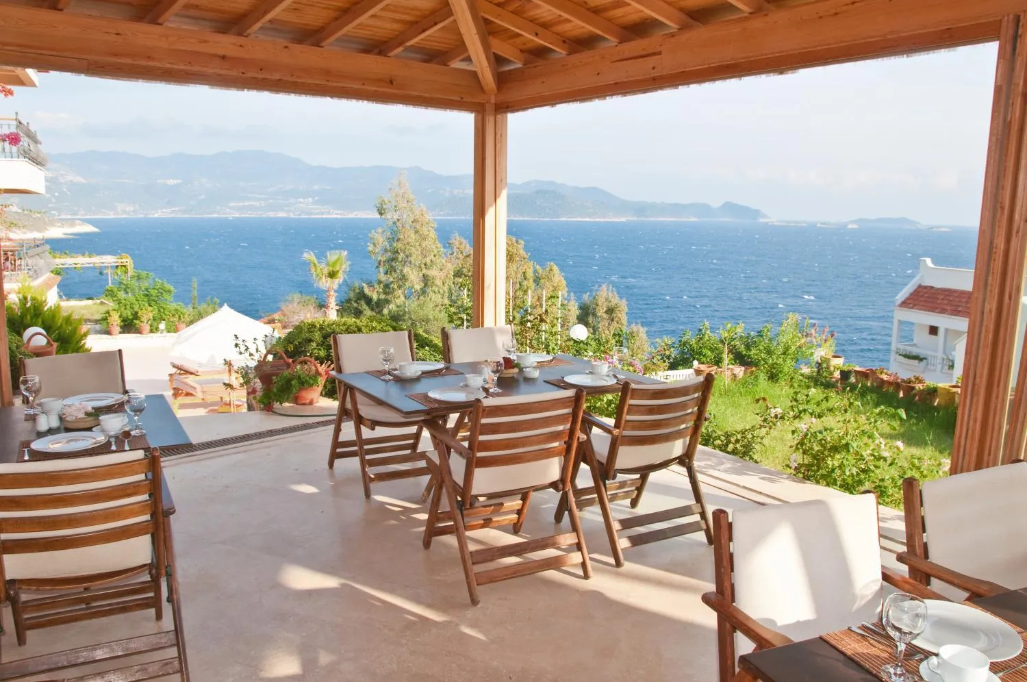 Restaurant/places to eat in Lycia Hotel