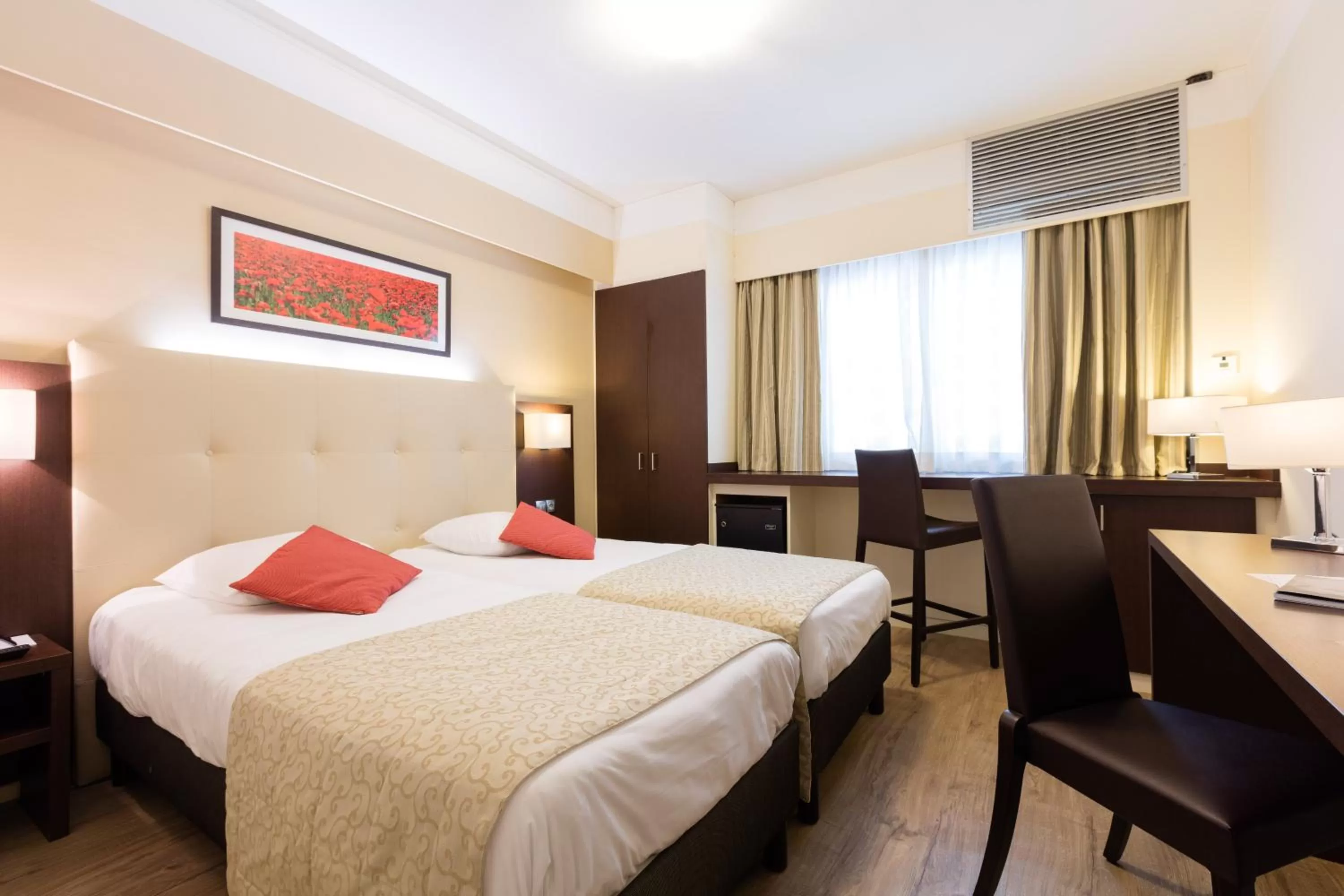 Bed in Hôtel Rotonde Aix-en-Provence centre