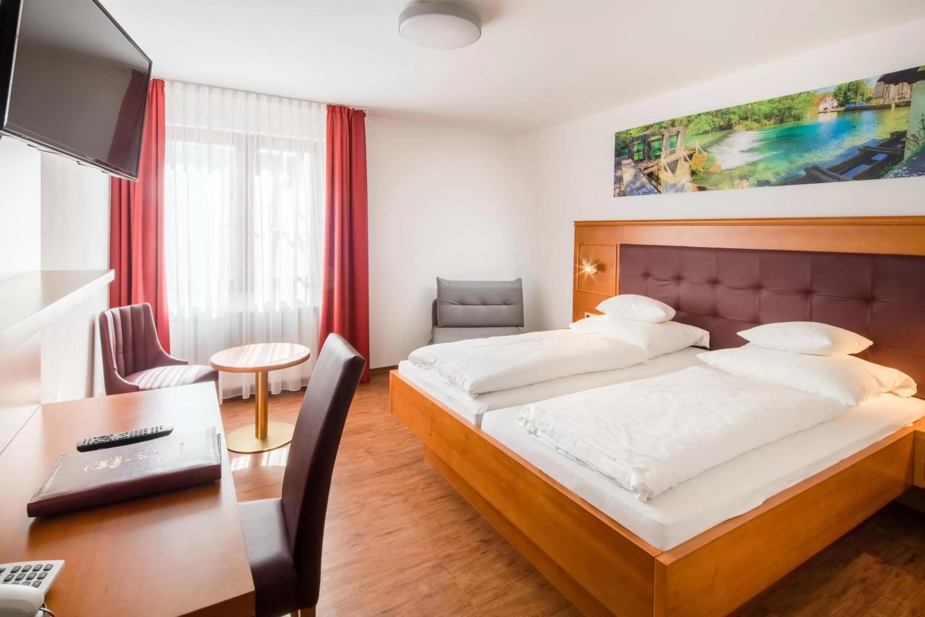 Photo of the whole room, Bed in Hotel-Restaurant Ochsen