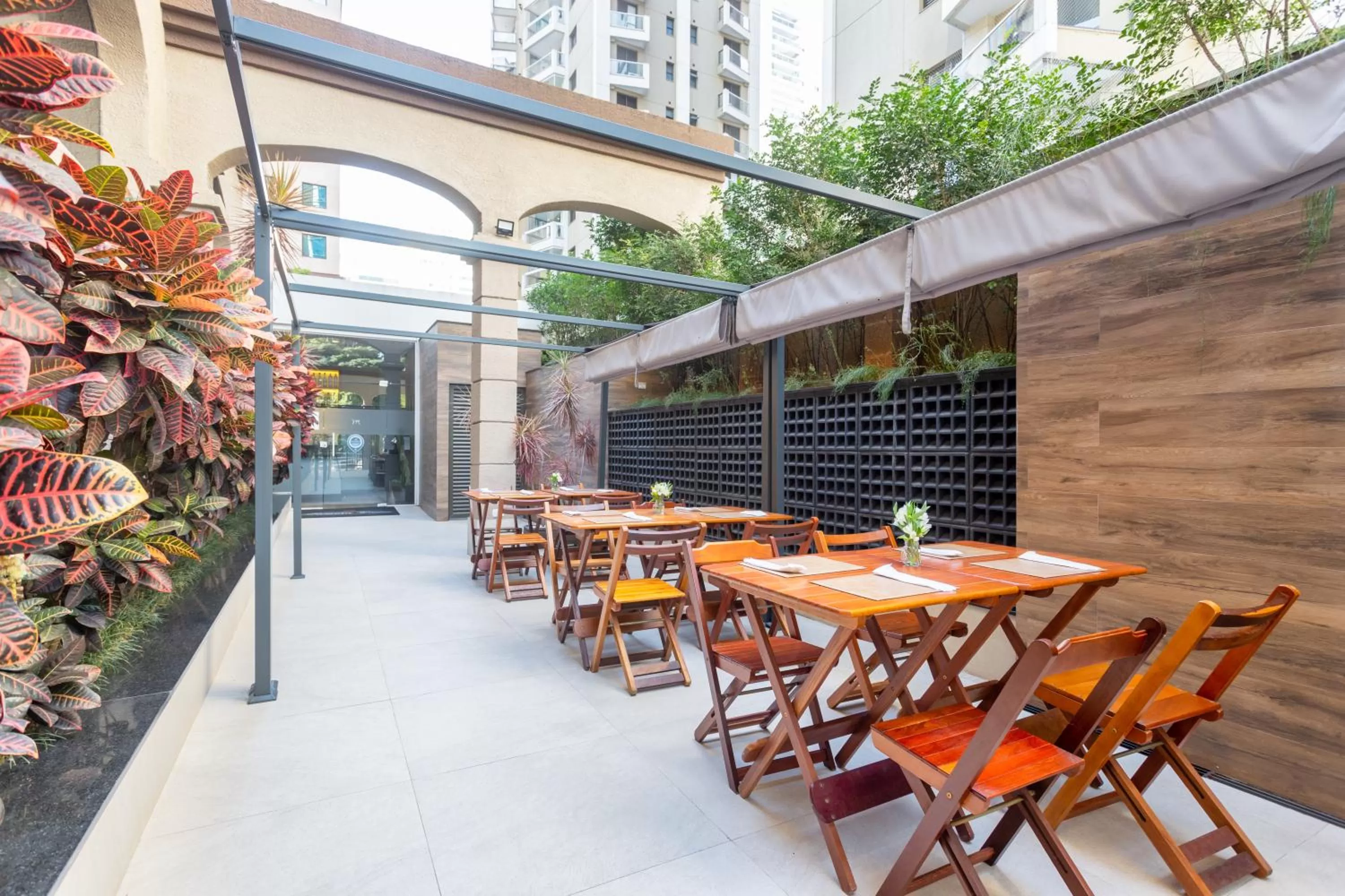 Restaurant/places to eat in Mercure Sao Paulo JK