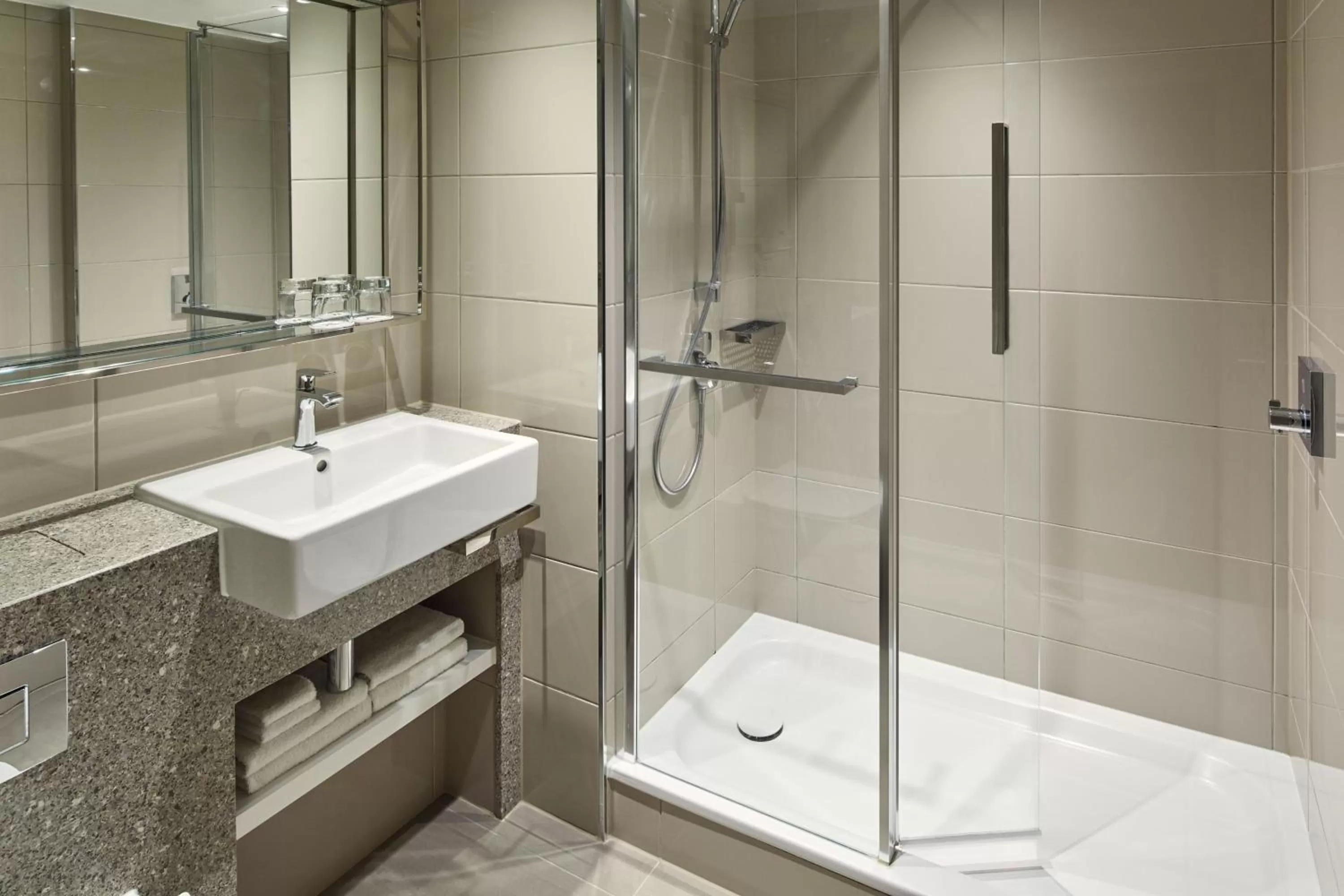 Bathroom in London Marriott Hotel Regents Park