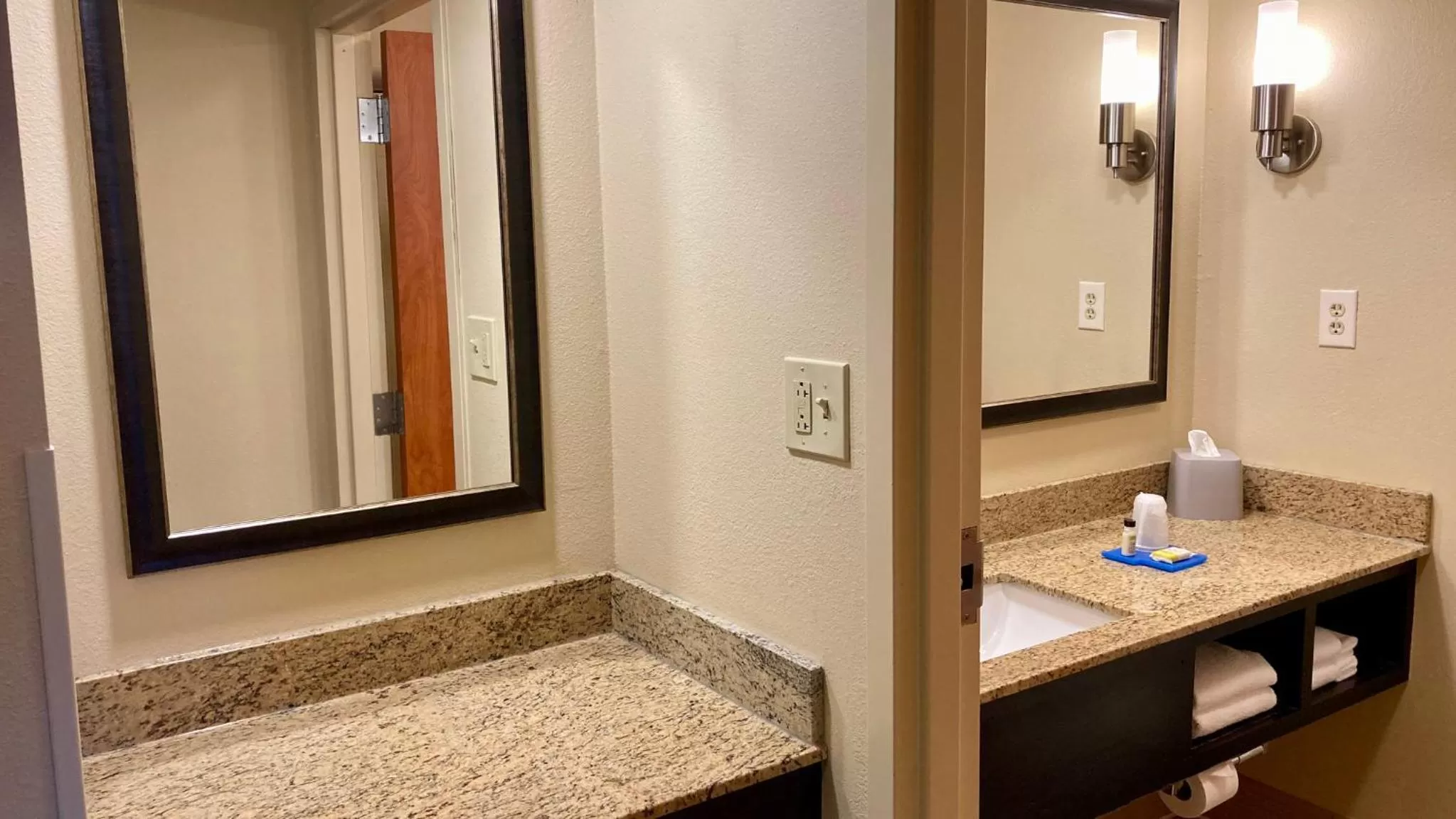 Photo of the whole room in Holiday Inn Express Hotel & Suites Edmond by IHG