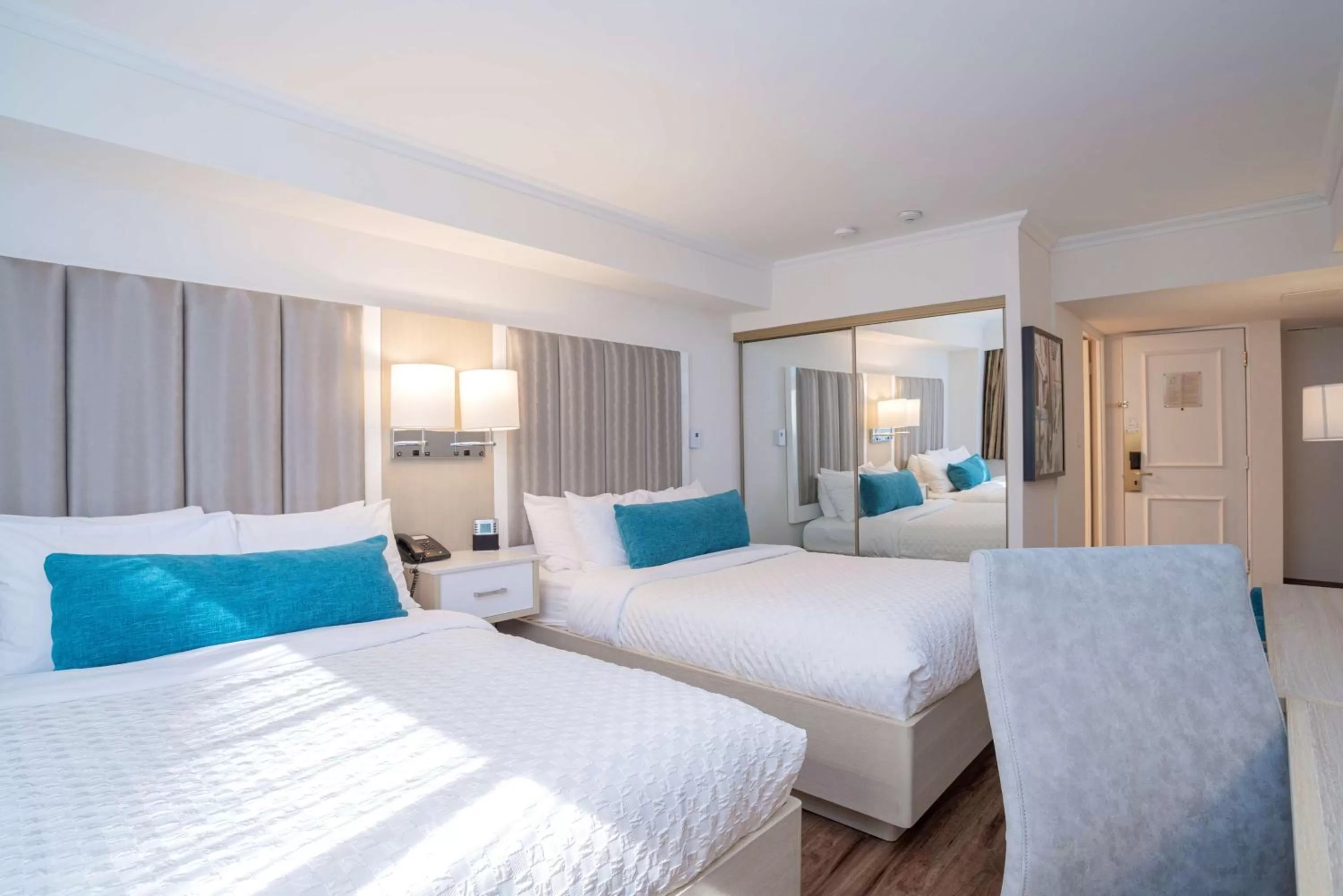 Photo of the whole room, Bed in Best Western Dorchester Hotel