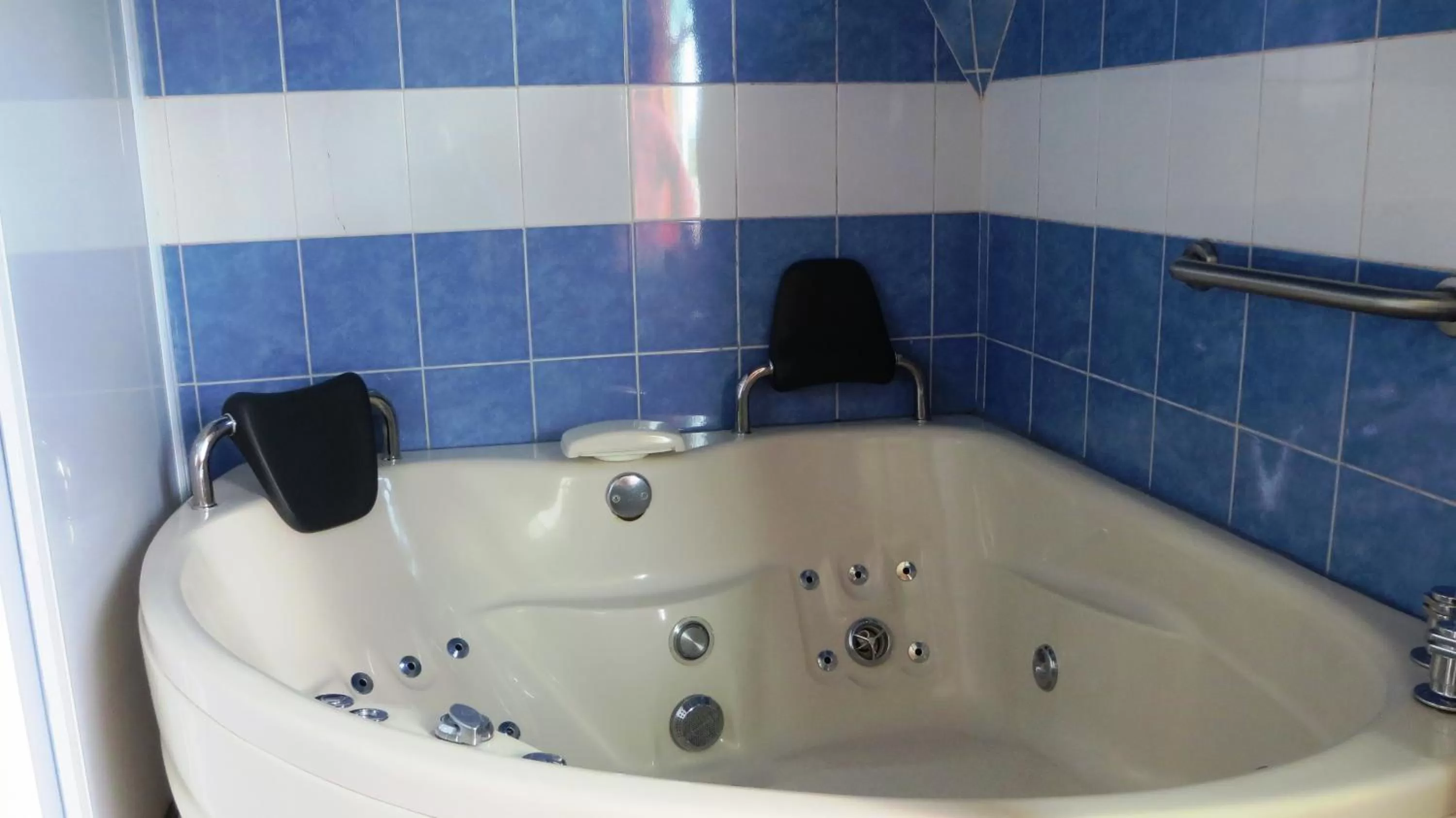 Hot Tub in Hotel Santa Barbara