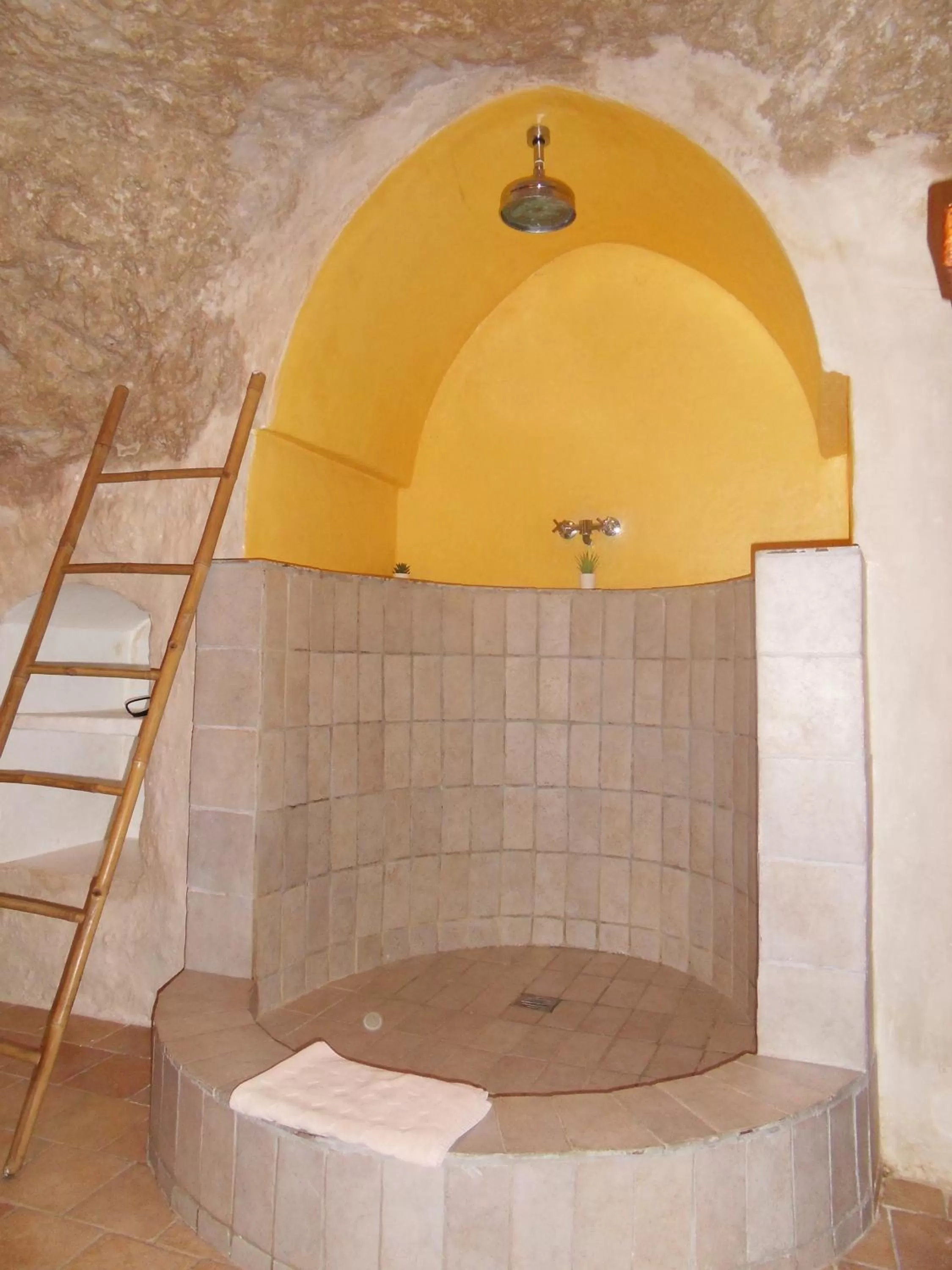 Shower in Troglodelice