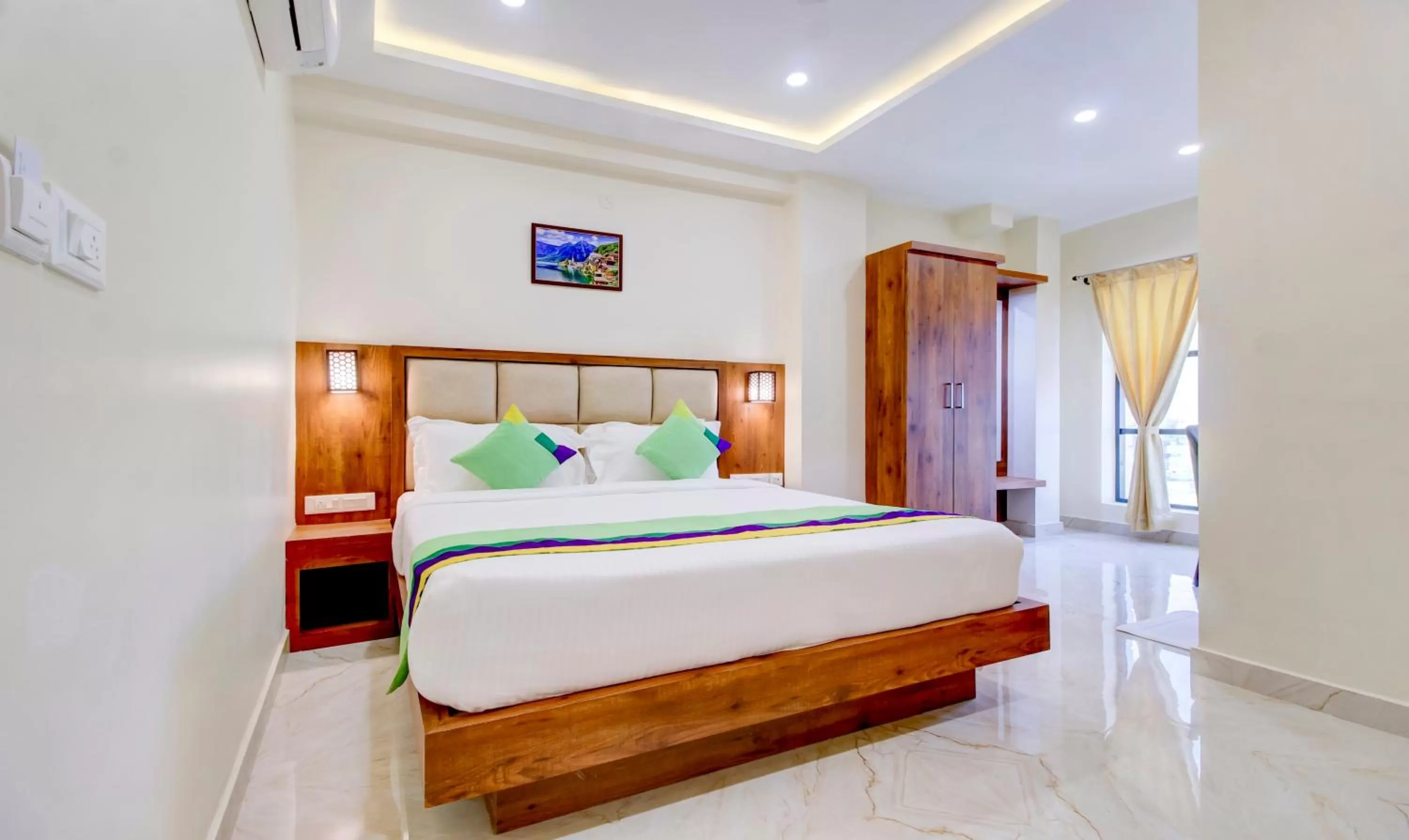 Bedroom, Bed in Treebo The Meridian