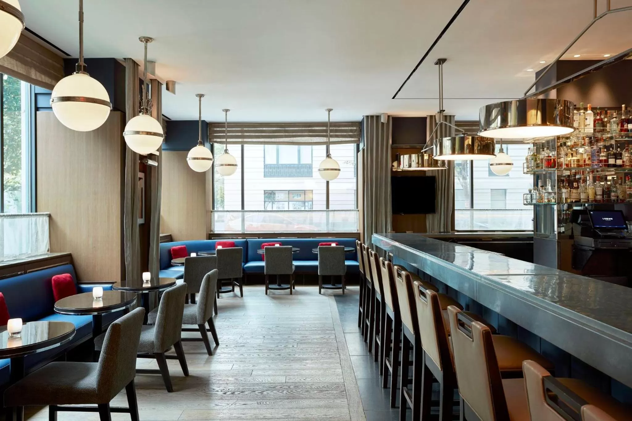 Lounge or bar in Loews Regency New York Hotel