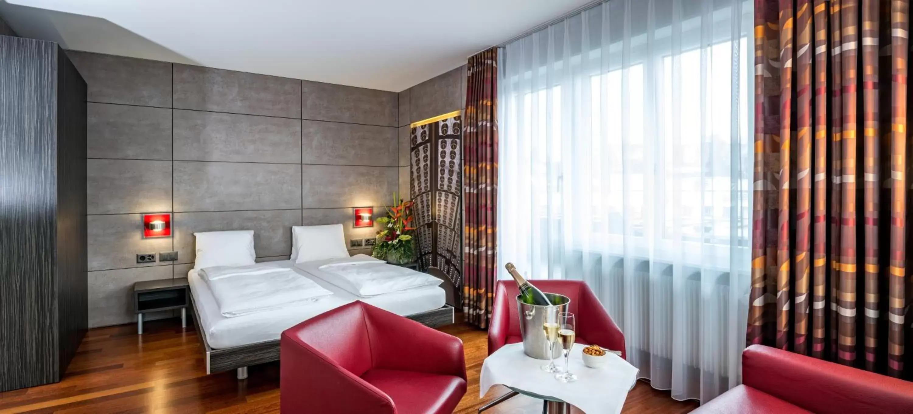 Double Room - Street Side in Hotel Sternen Oerlikon Double Room - Street Side in Hotel Sternen Oerlikon