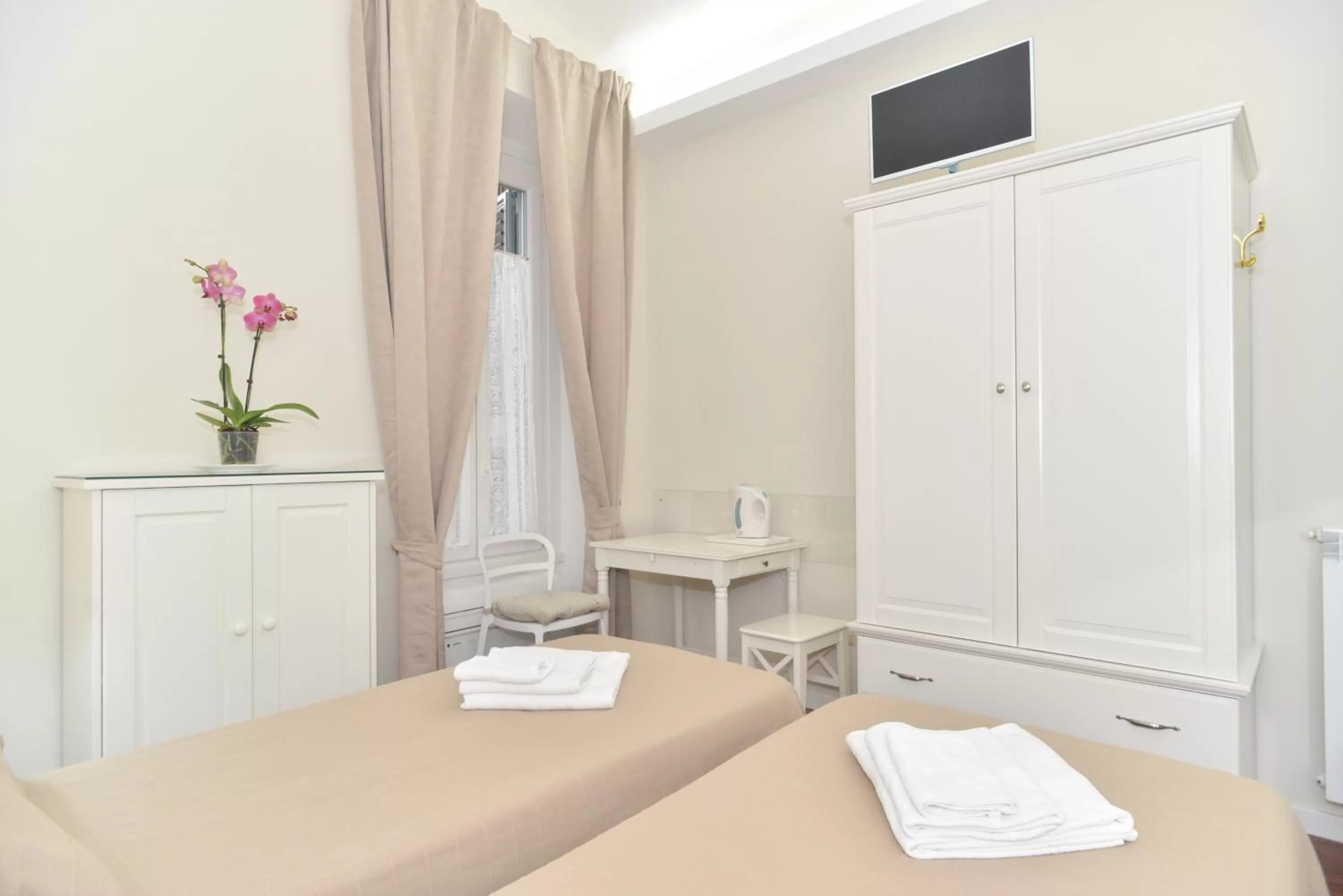 Photo of the whole room, Bed in Romebest