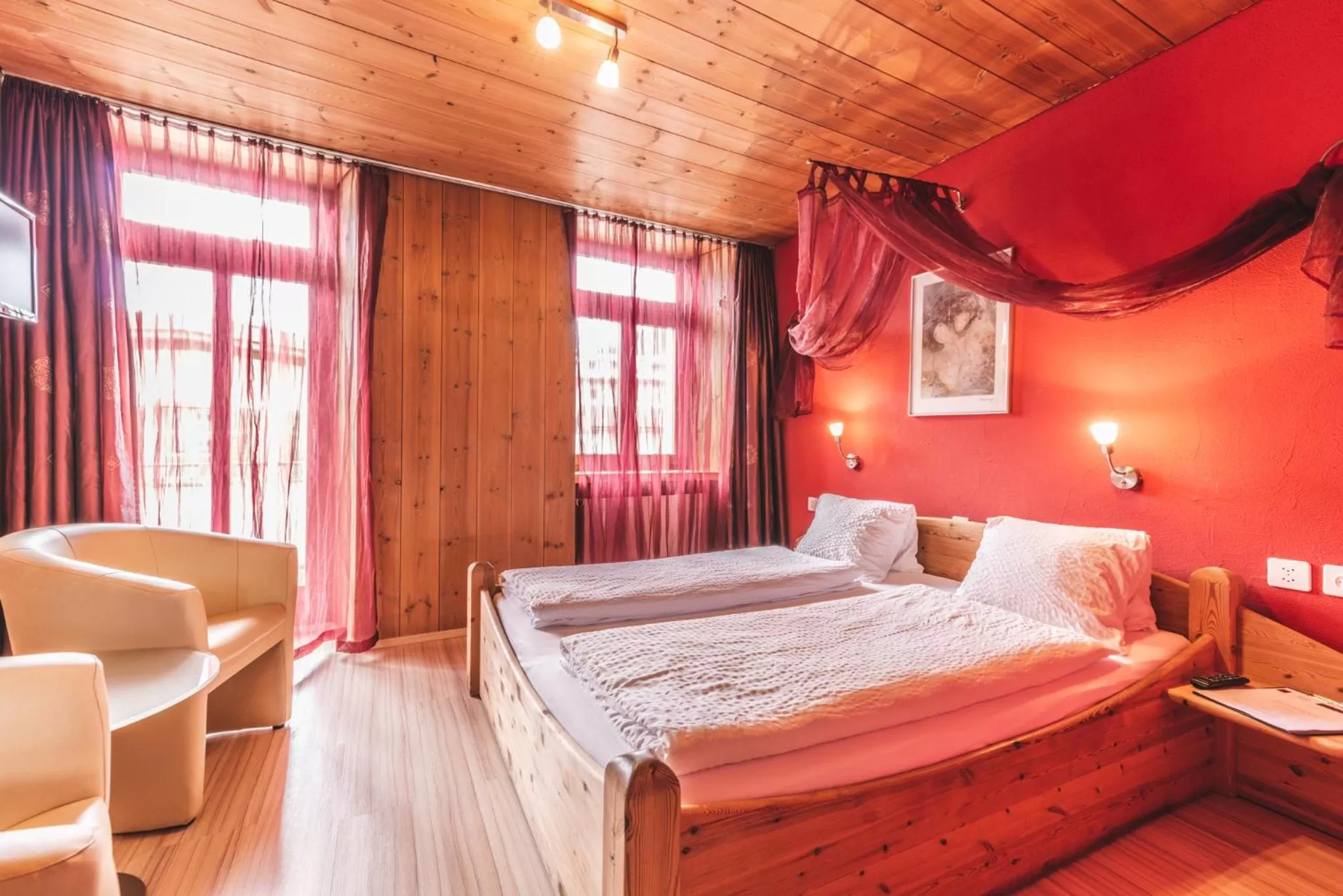 Photo of the whole room, Bed in CURUNA Hotel-Garni