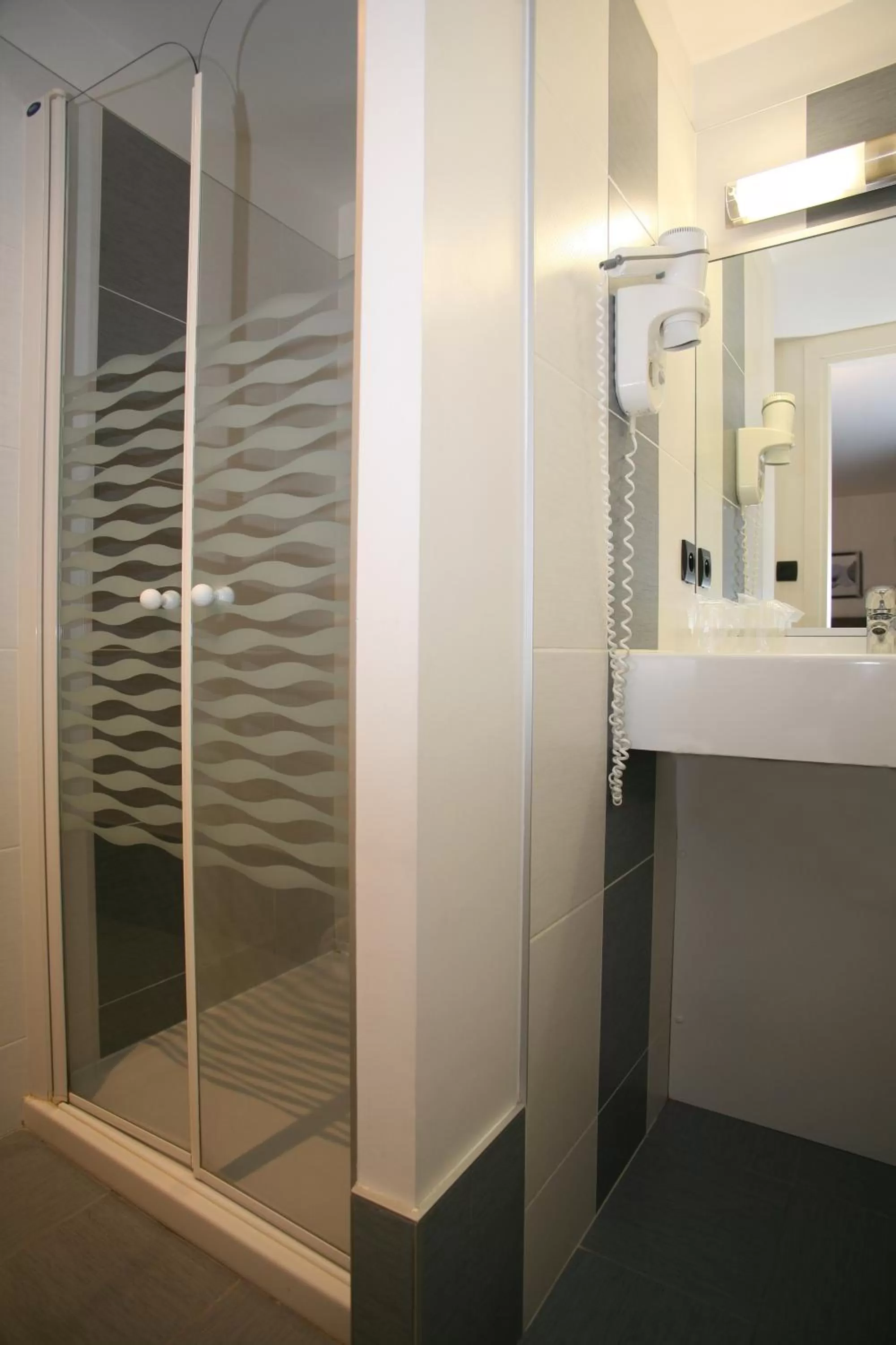 Bathroom in Hotel du Louvre