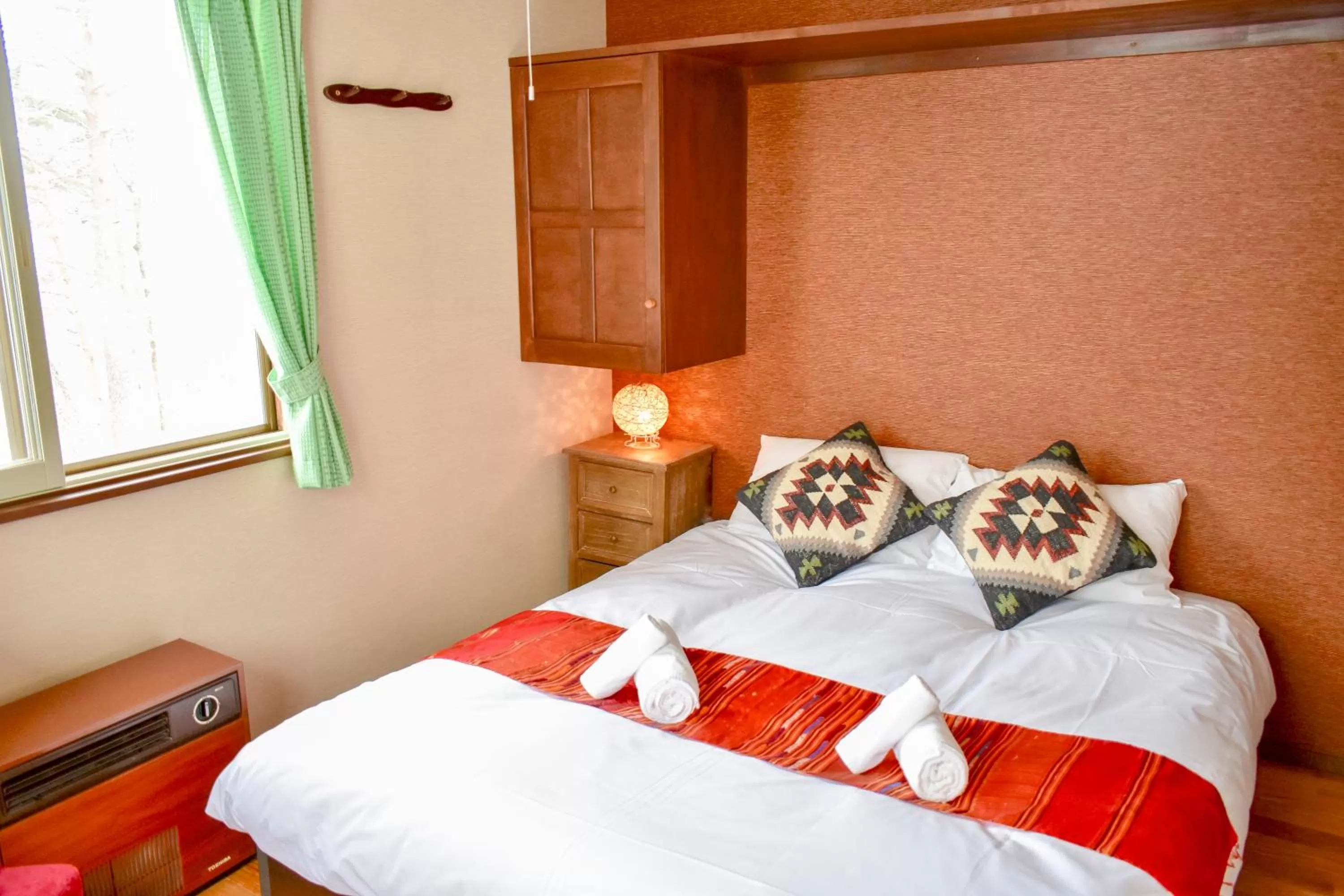 Queen Room - single occupancy in Panketo Lodge & Yoga Studio