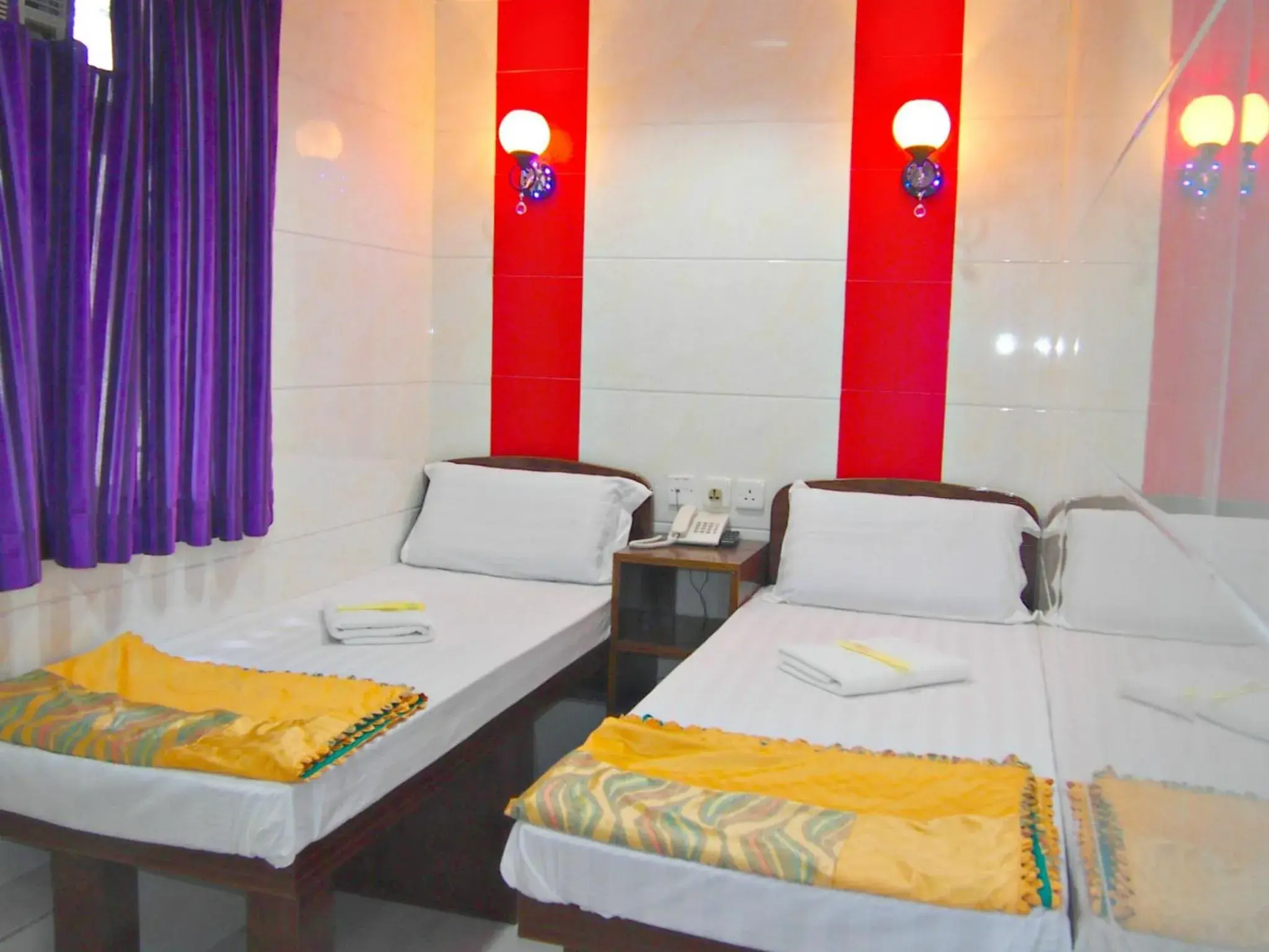 Single Bed in Female Dormitory Room in Woodstock Hostel Single Bed in Female Dormitory Room in Woodstock Hostel