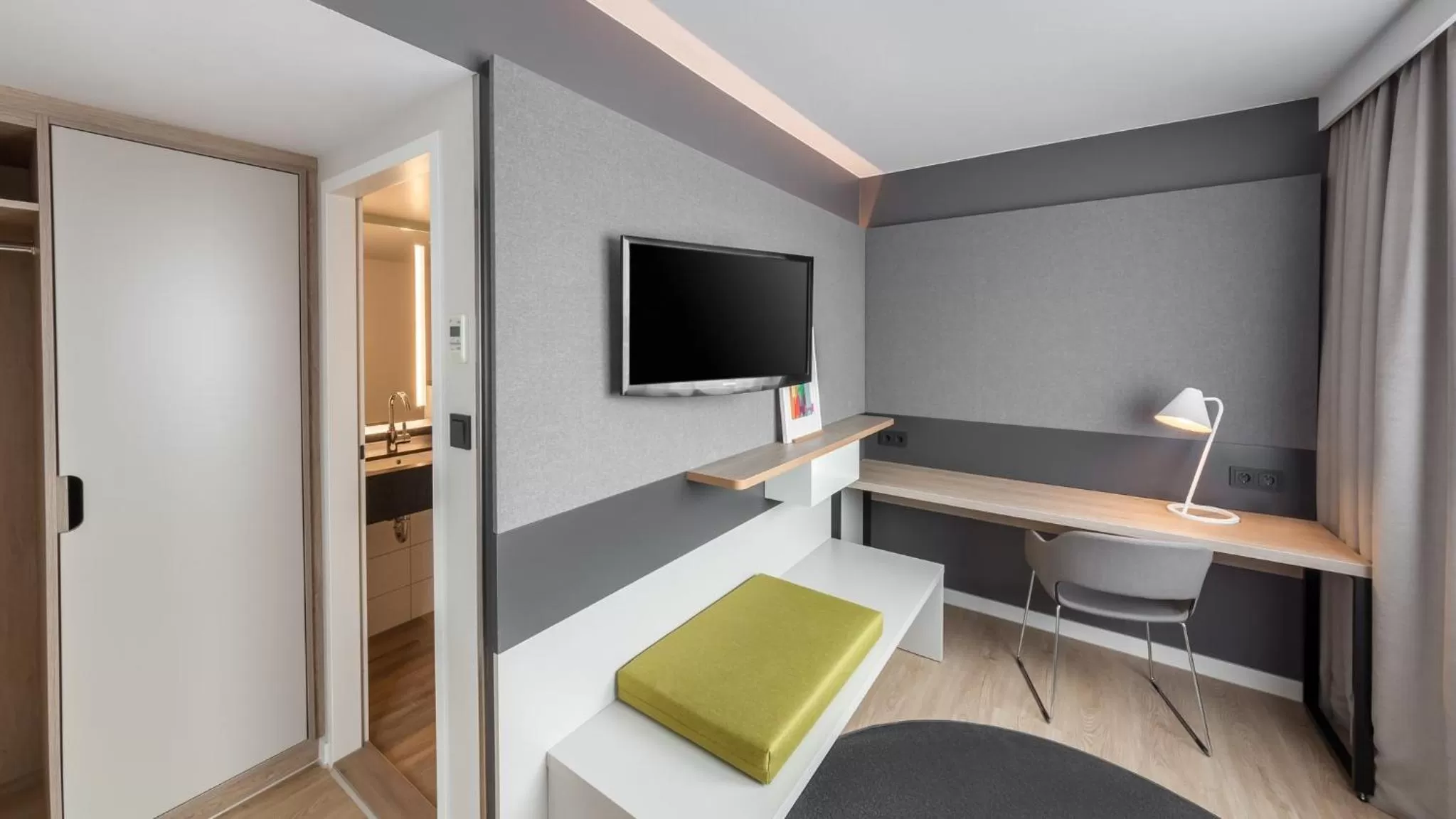 Bedroom, Bed in Holiday Inn Munich City Centre by IHG