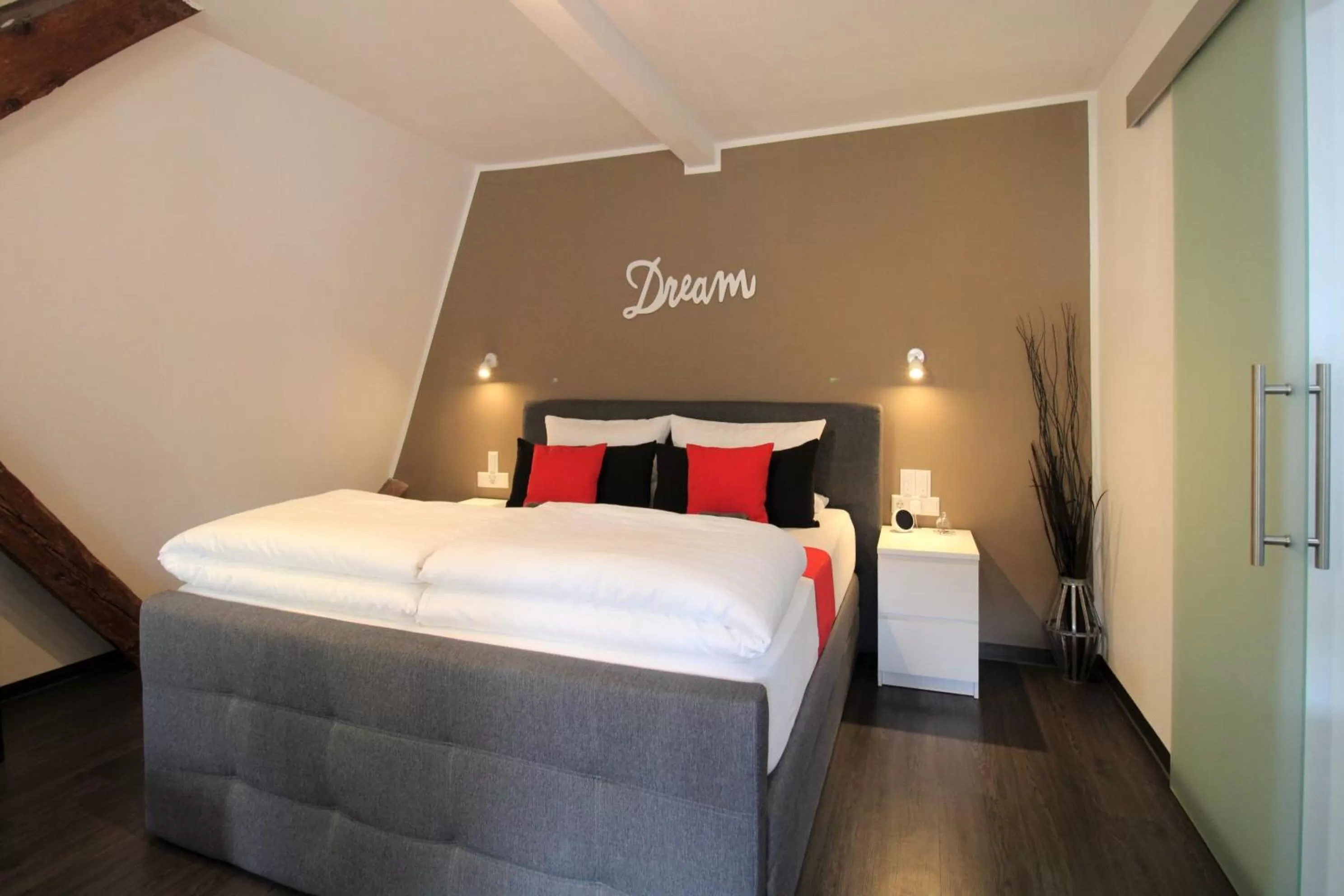 Bed in MY HOME Hotel Lamm Rottweil "Smart Home"
