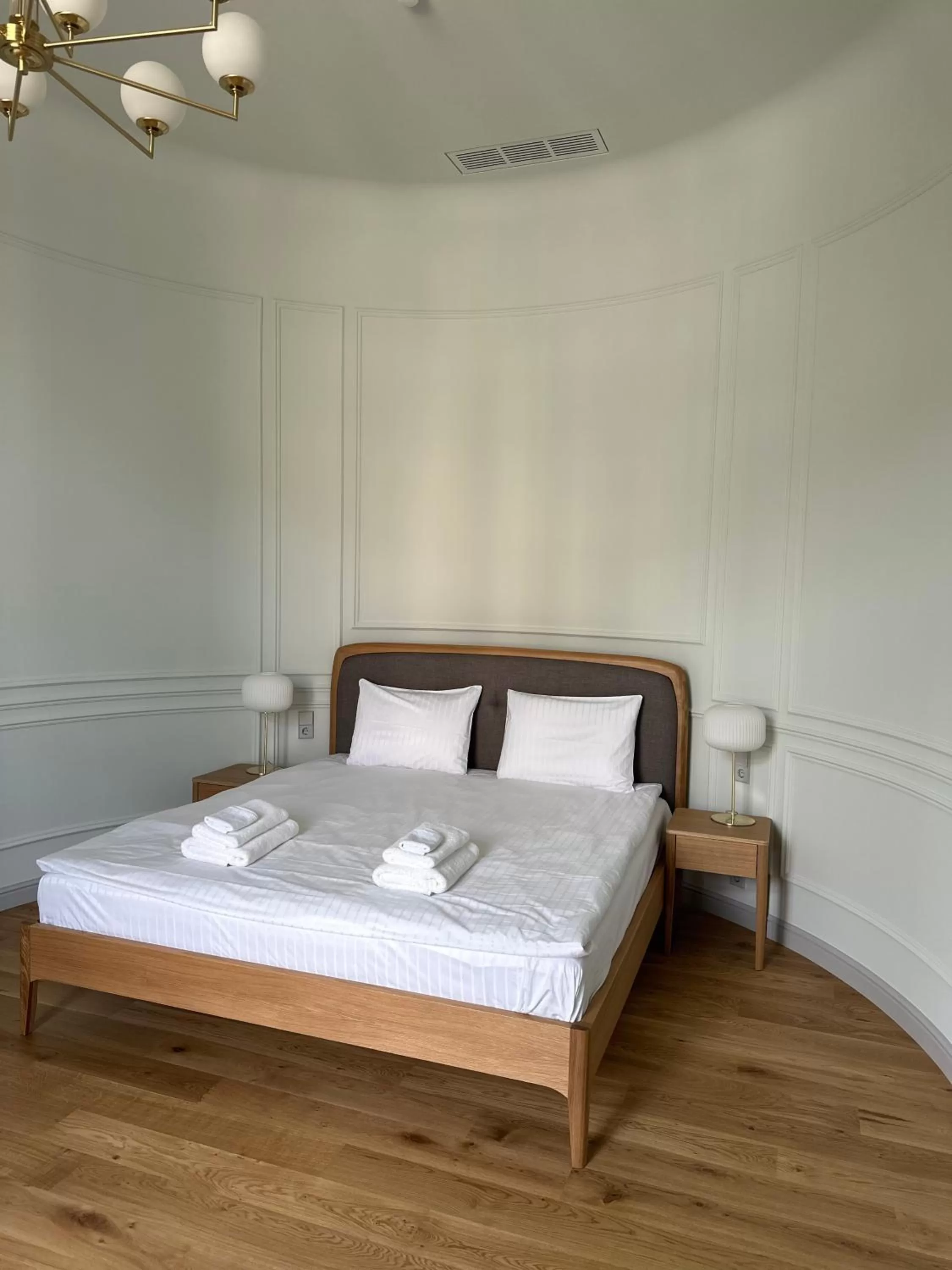 Bed in Roze Center Apartments