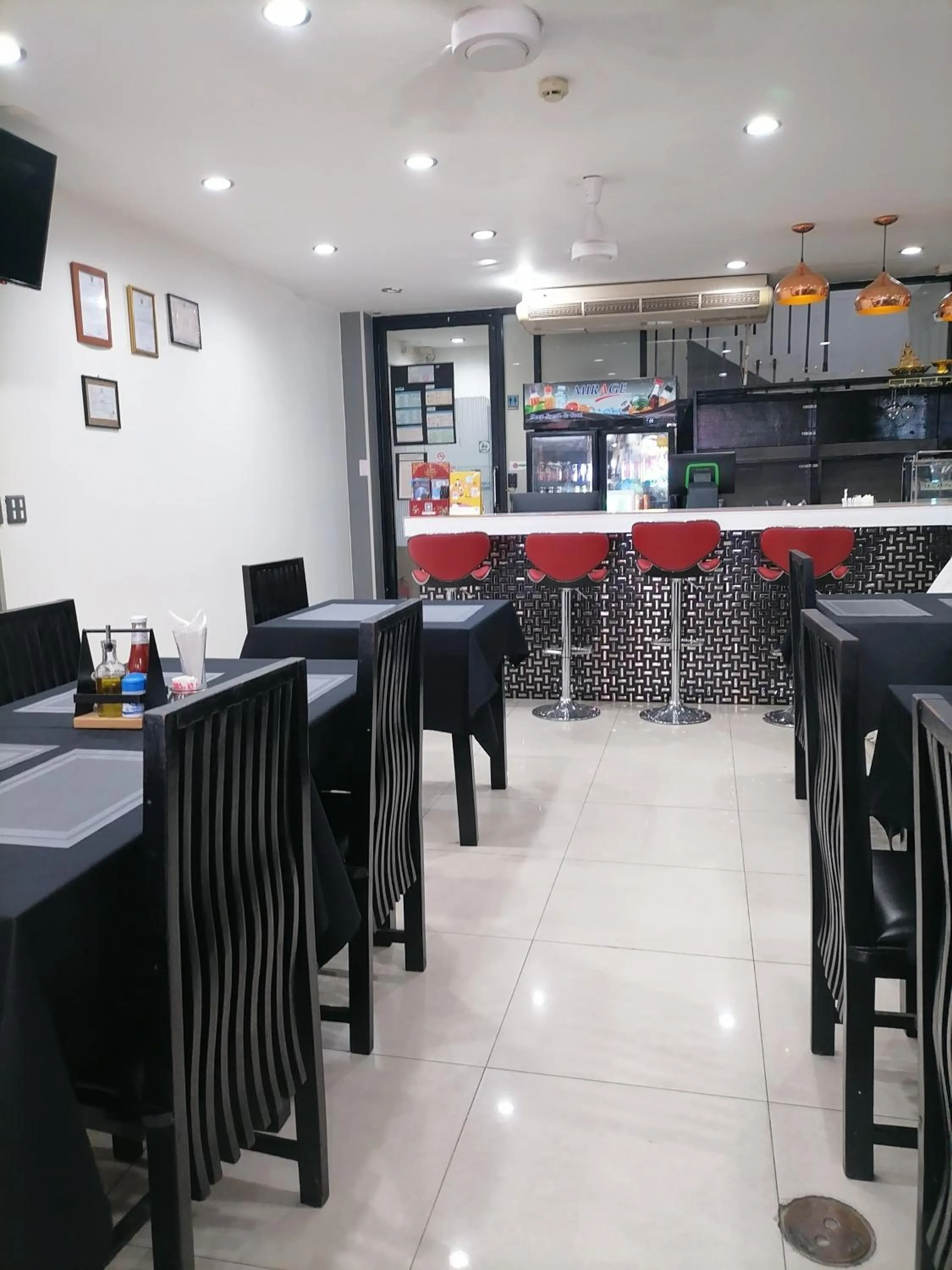 Restaurant/Places to Eat in Amici Miei Hotel (SHA Certified)