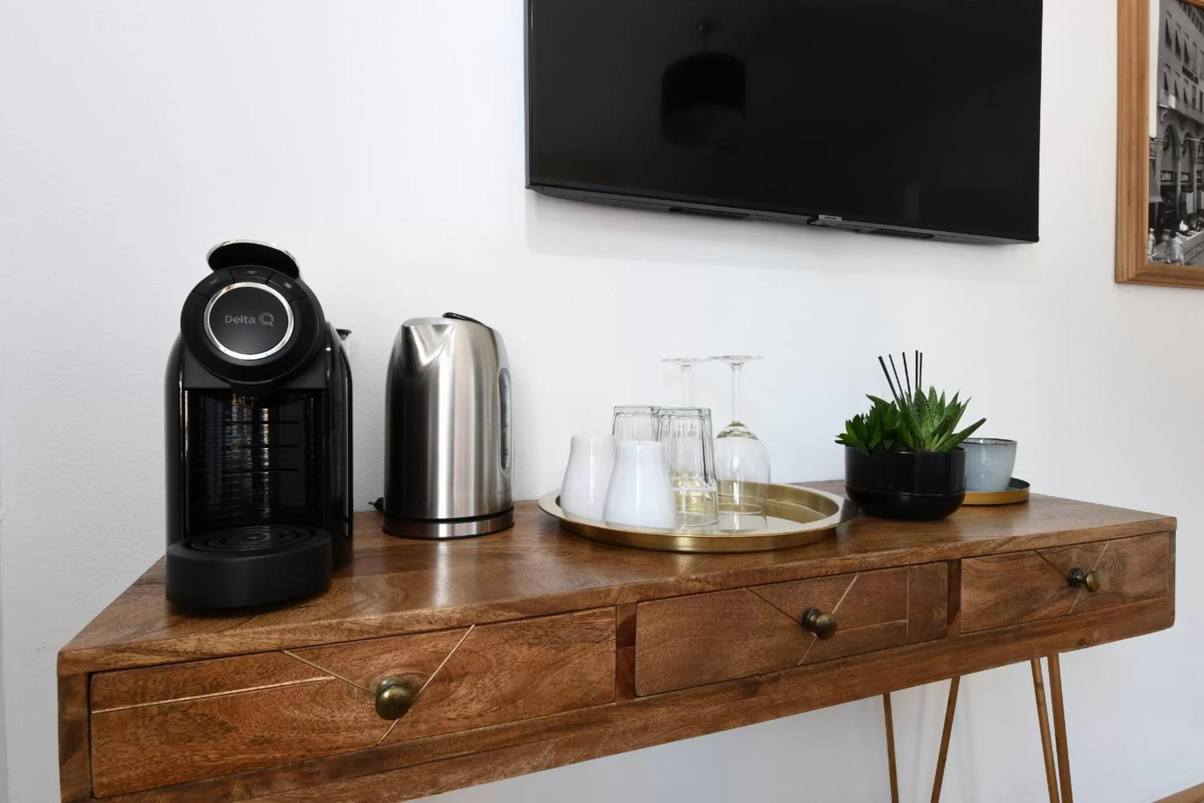 TV/Entertainment Center in 7rooms Losone