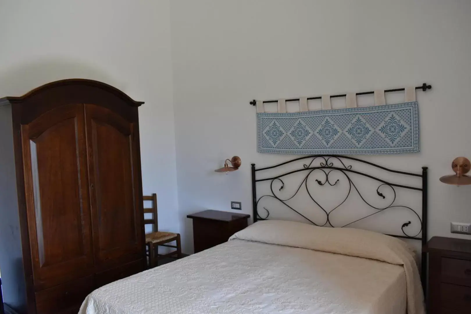 Queen Room with Balcony in Giardini Malaspina Queen Room with Balcony in Giardini Malaspina