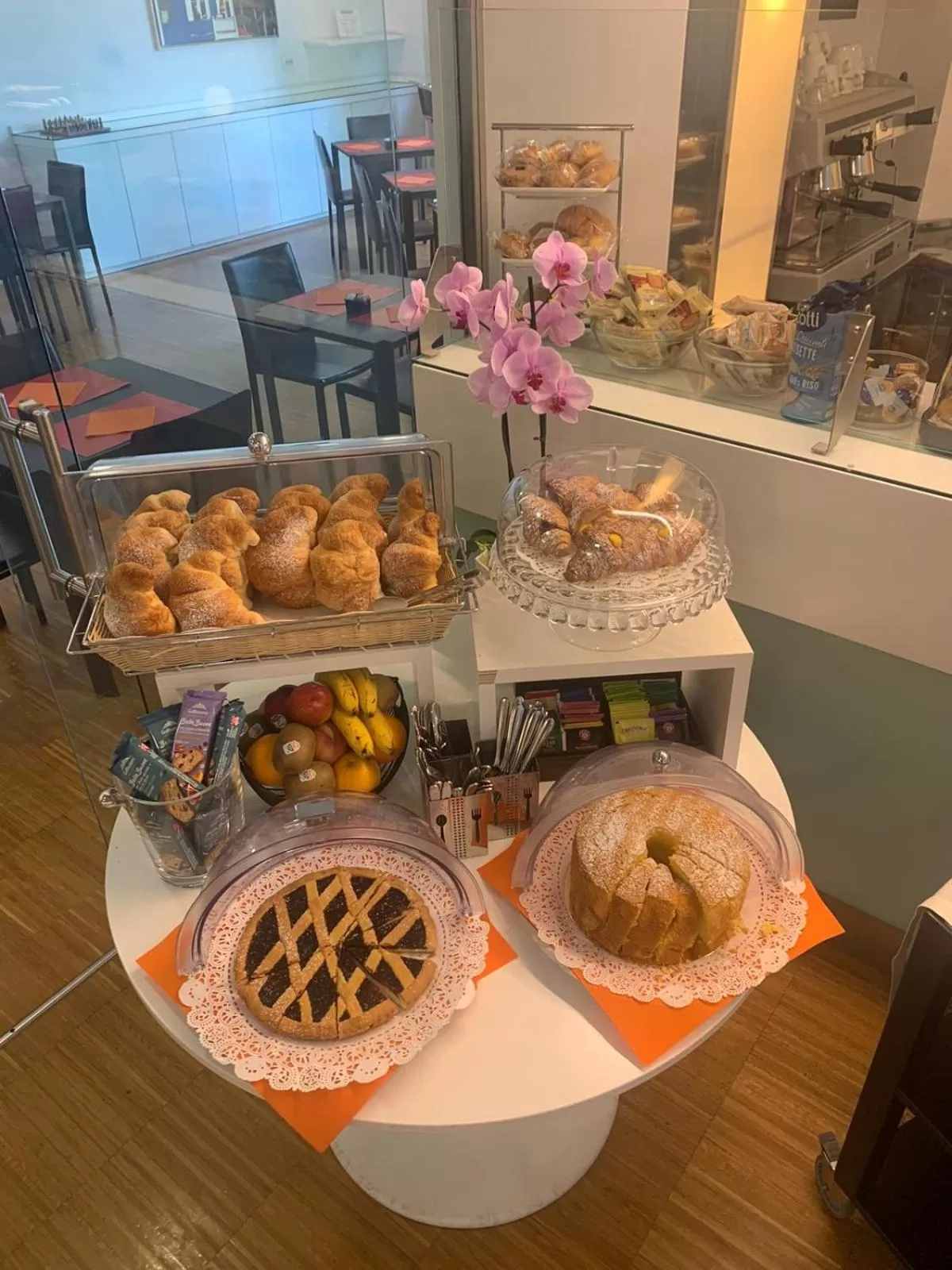 Breakfast in Hotel Del Conte