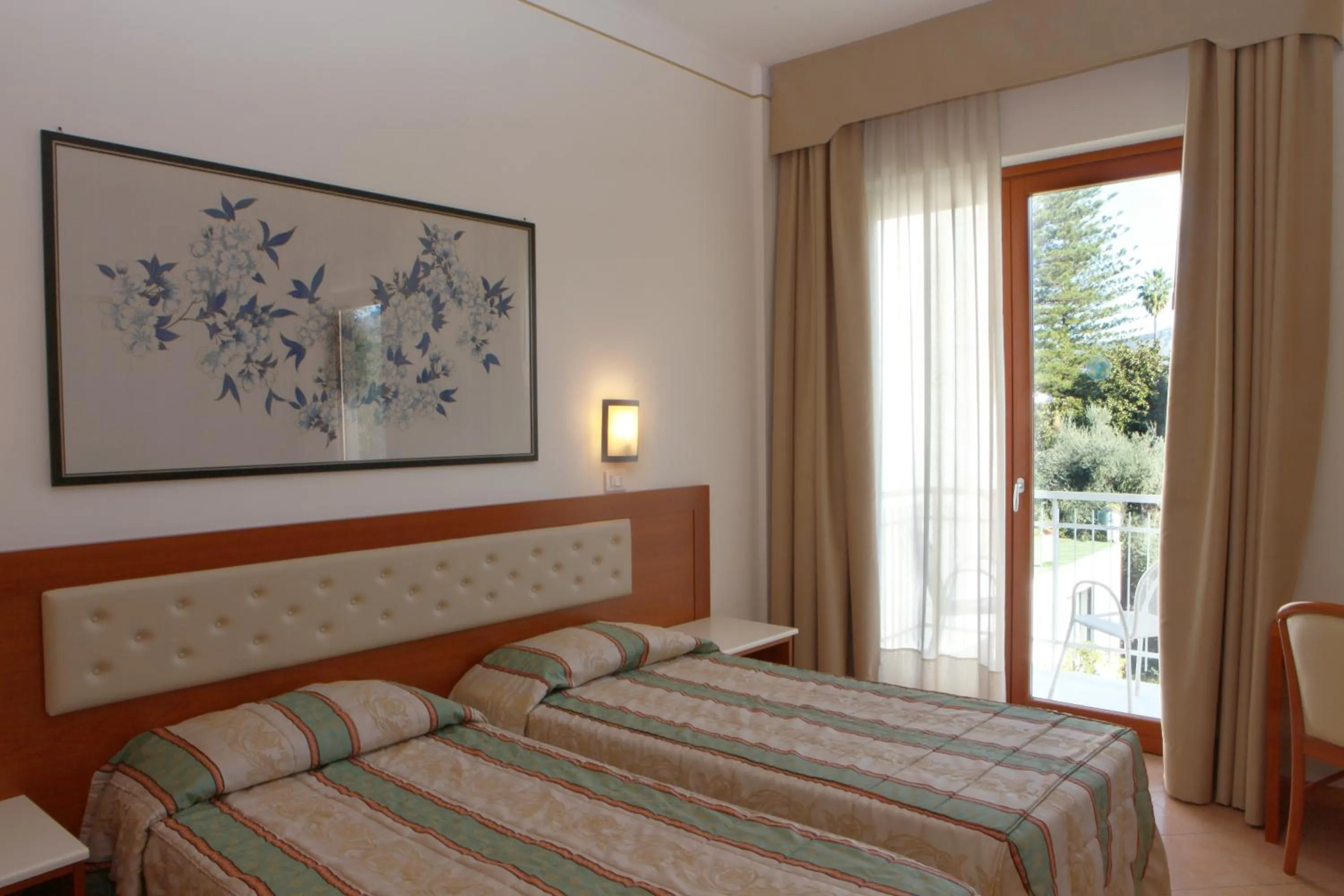 Bed in Hotel Caravel