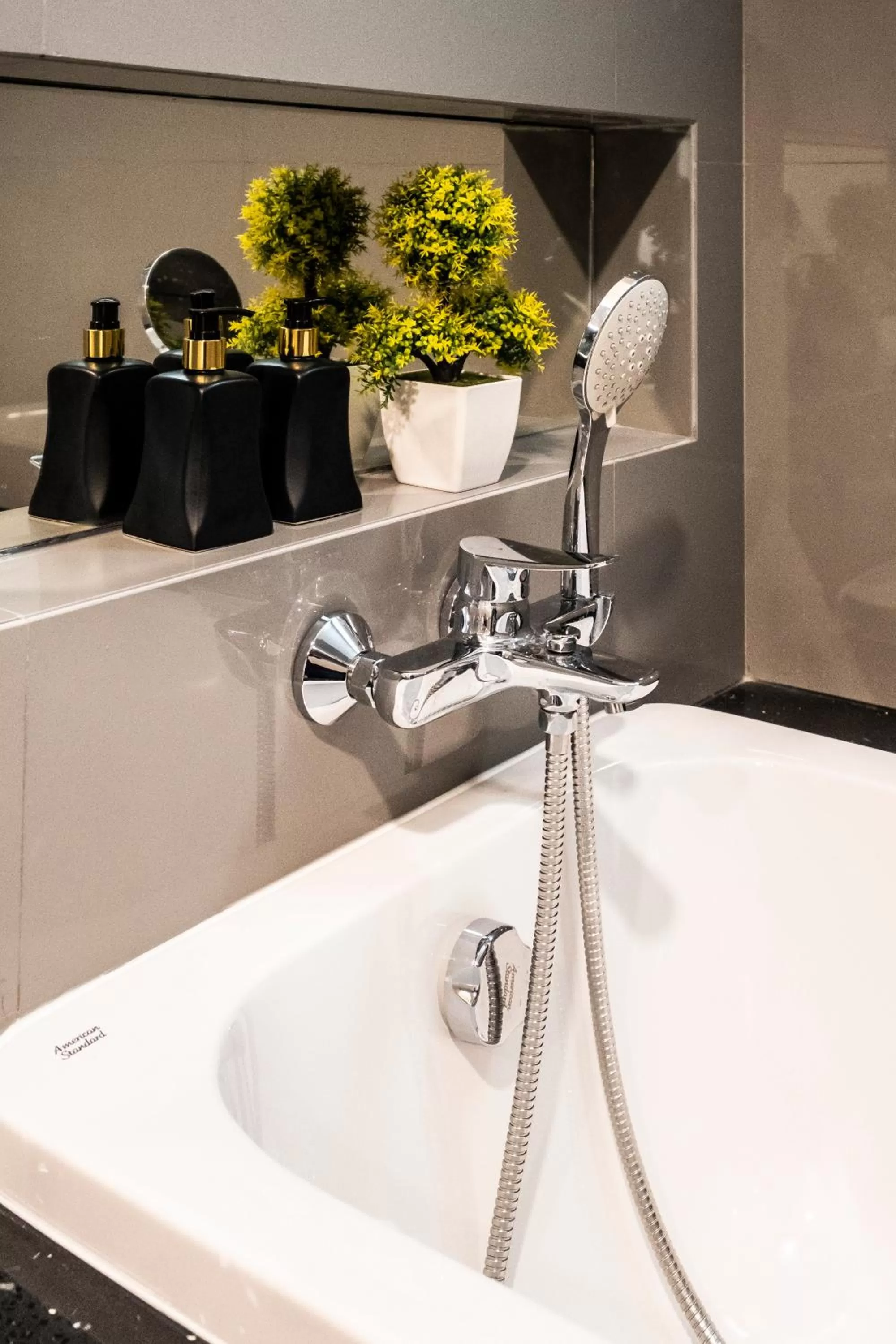 Bath in Sinsuvarn Airport Suite Hotel